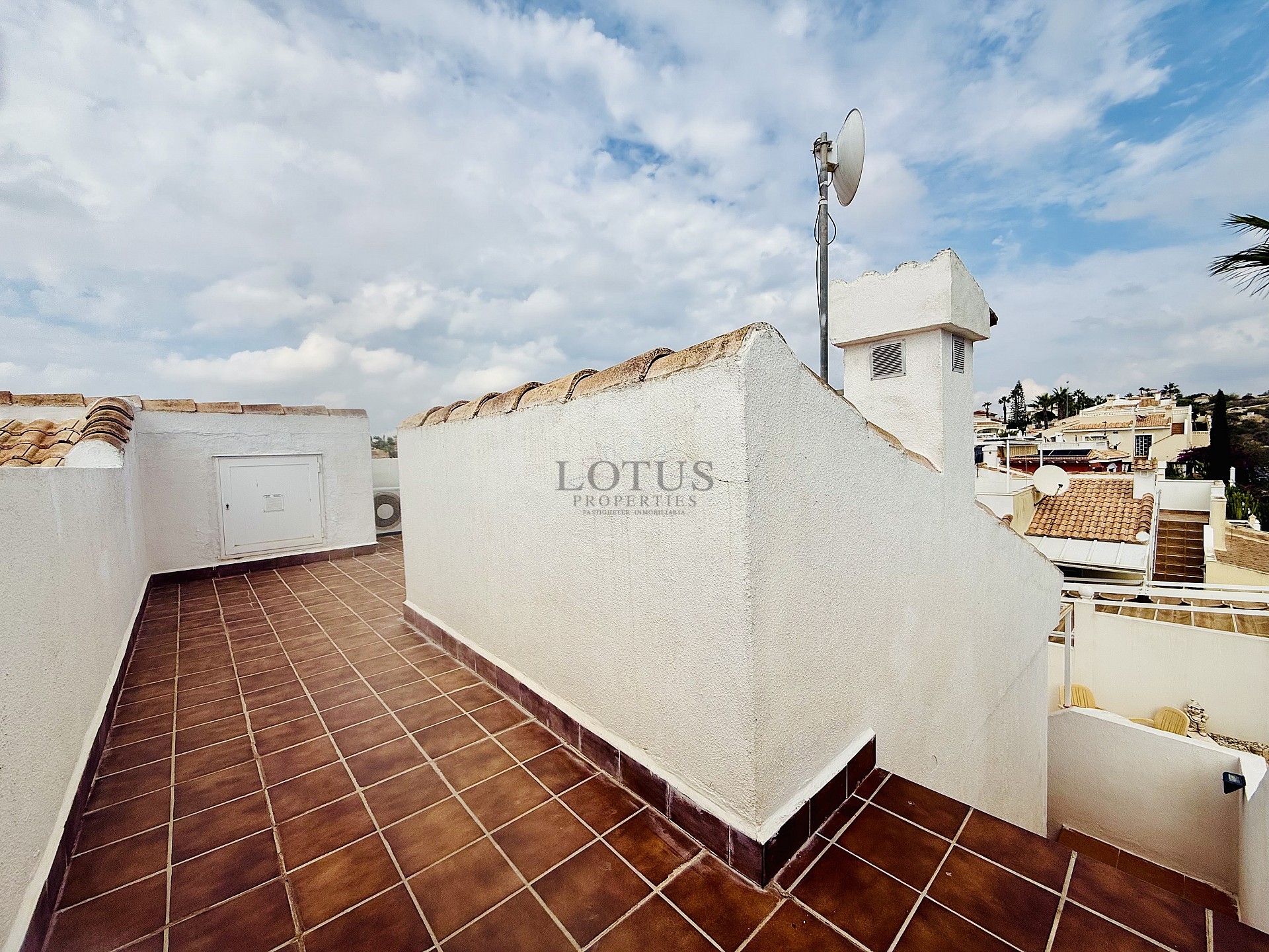 Volledig gemeubileerde halfvrijstaande villa met uitzicht in Ciudad Quesada - Lotus Properties