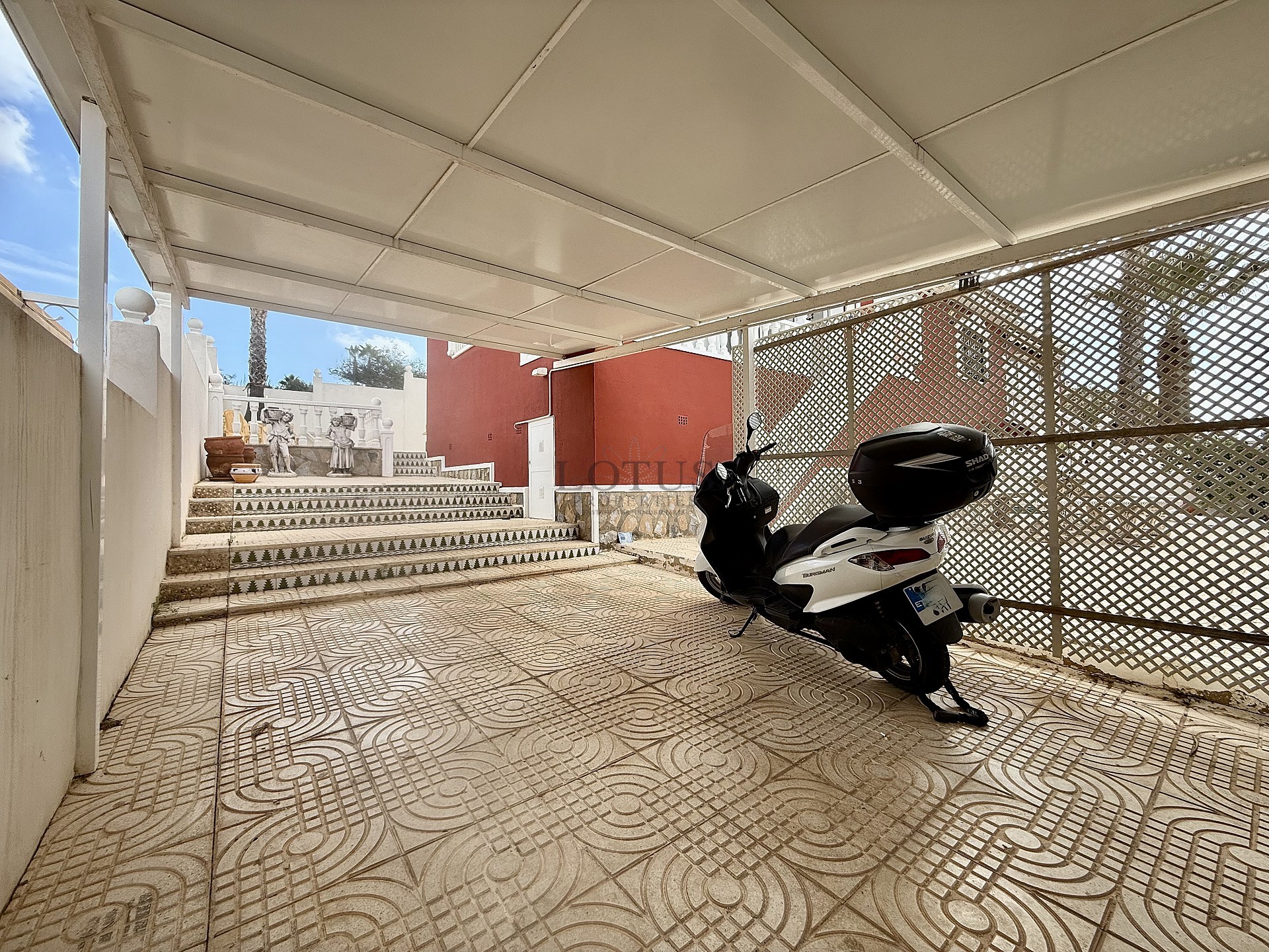 Volledig gemeubileerde halfvrijstaande villa met uitzicht in Ciudad Quesada - Lotus Properties