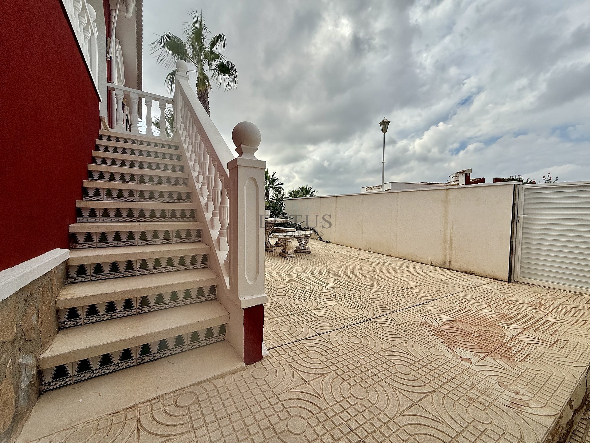 Volledig gemeubileerde halfvrijstaande villa met uitzicht in Ciudad Quesada - Lotus Properties