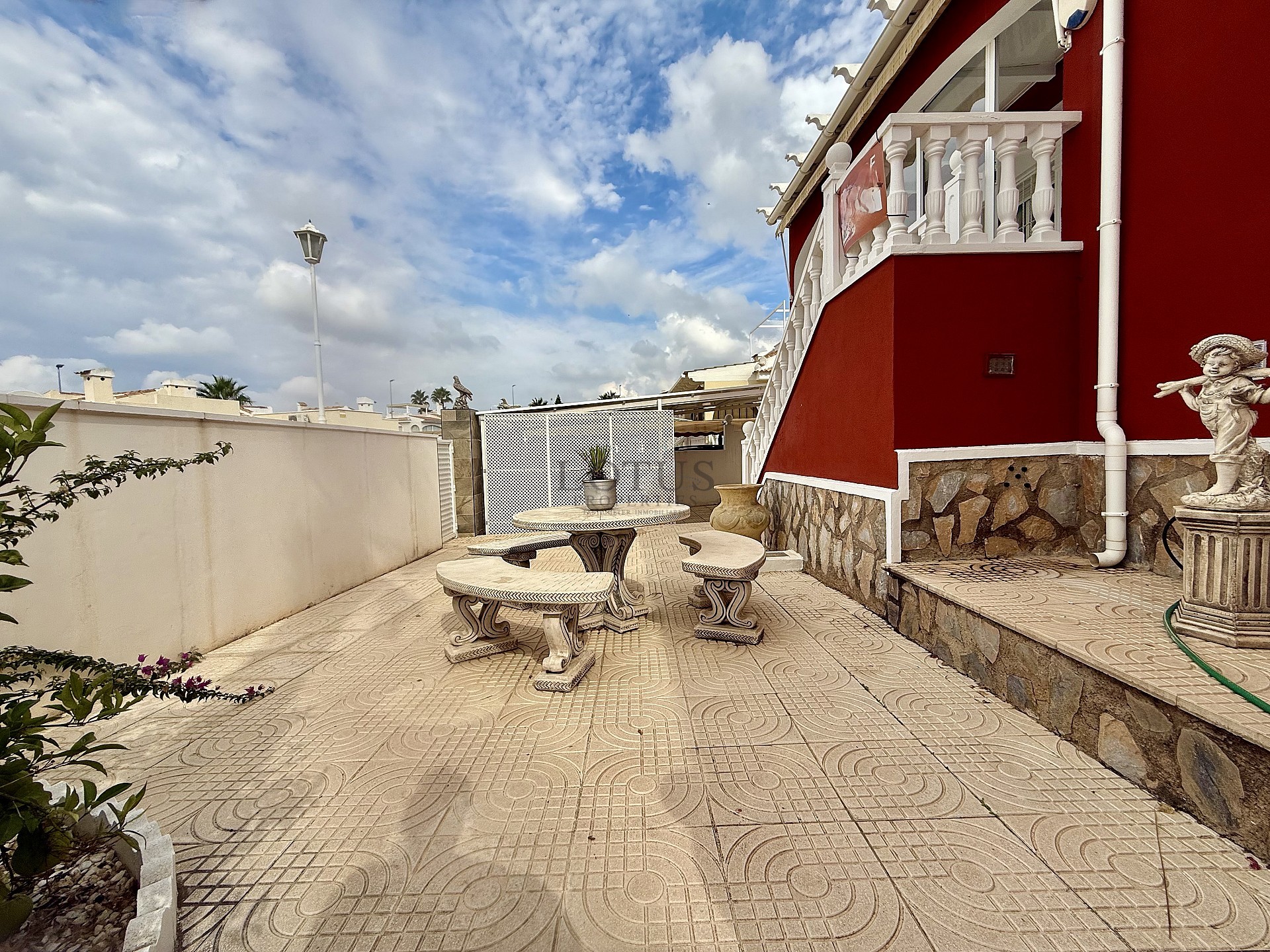 Volledig gemeubileerde halfvrijstaande villa met uitzicht in Ciudad Quesada - Lotus Properties