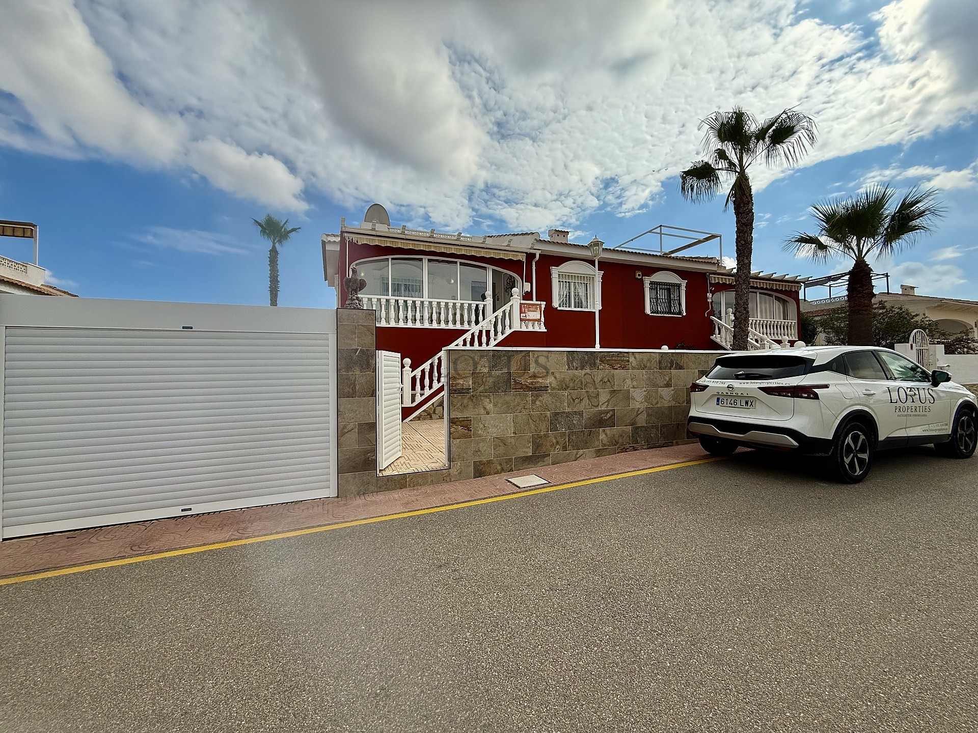 Volledig gemeubileerde halfvrijstaande villa met uitzicht in Ciudad Quesada - Lotus Properties