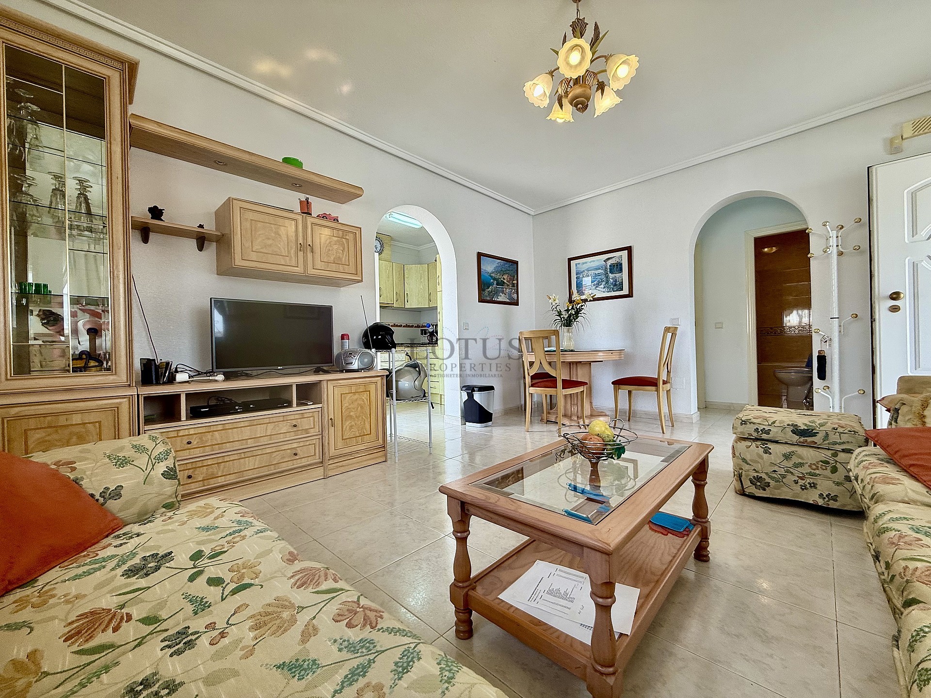 Volledig gemeubileerde halfvrijstaande villa met uitzicht in Ciudad Quesada - Lotus Properties