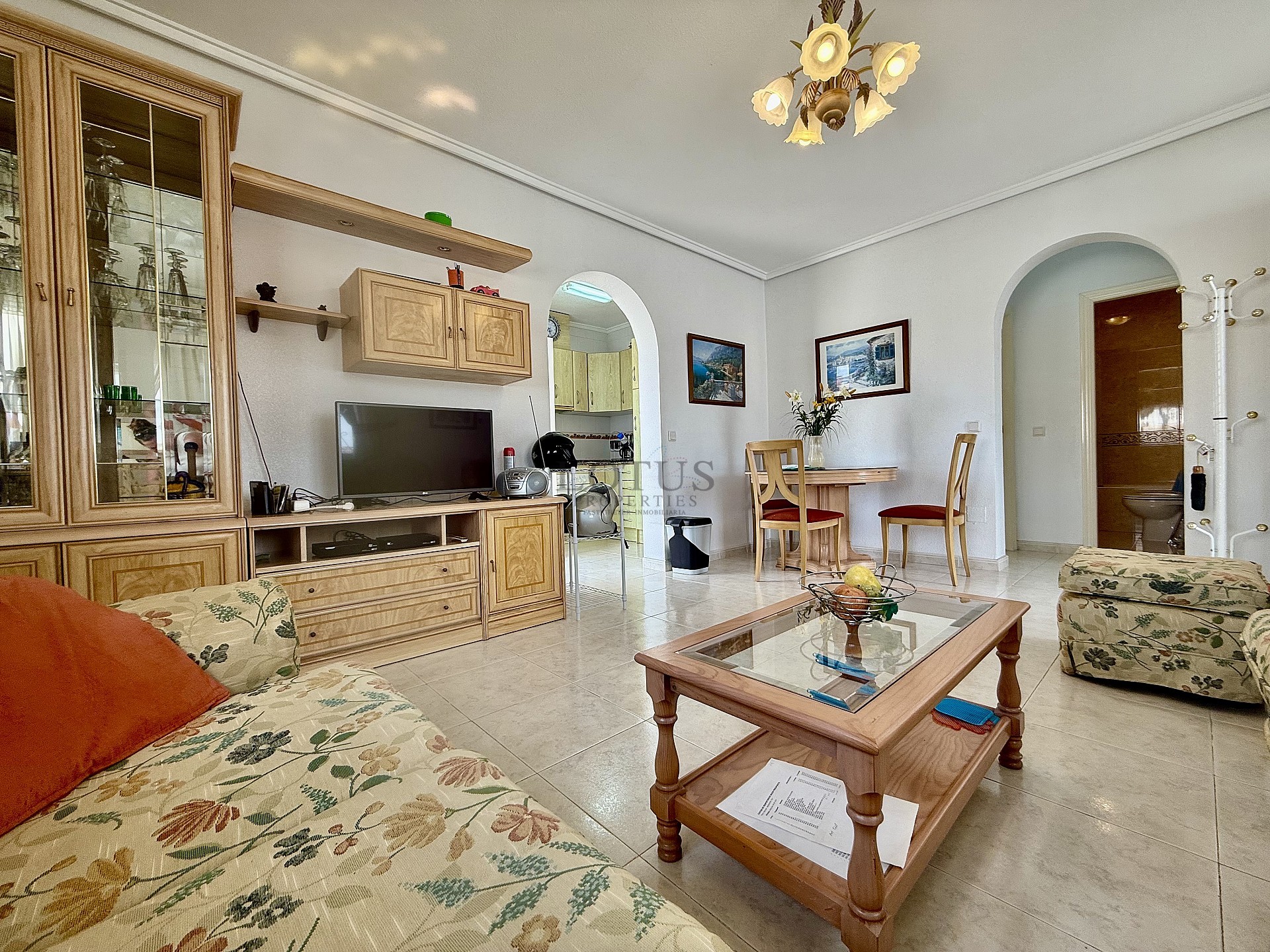 Volledig gemeubileerde halfvrijstaande villa met uitzicht in Ciudad Quesada - Lotus Properties