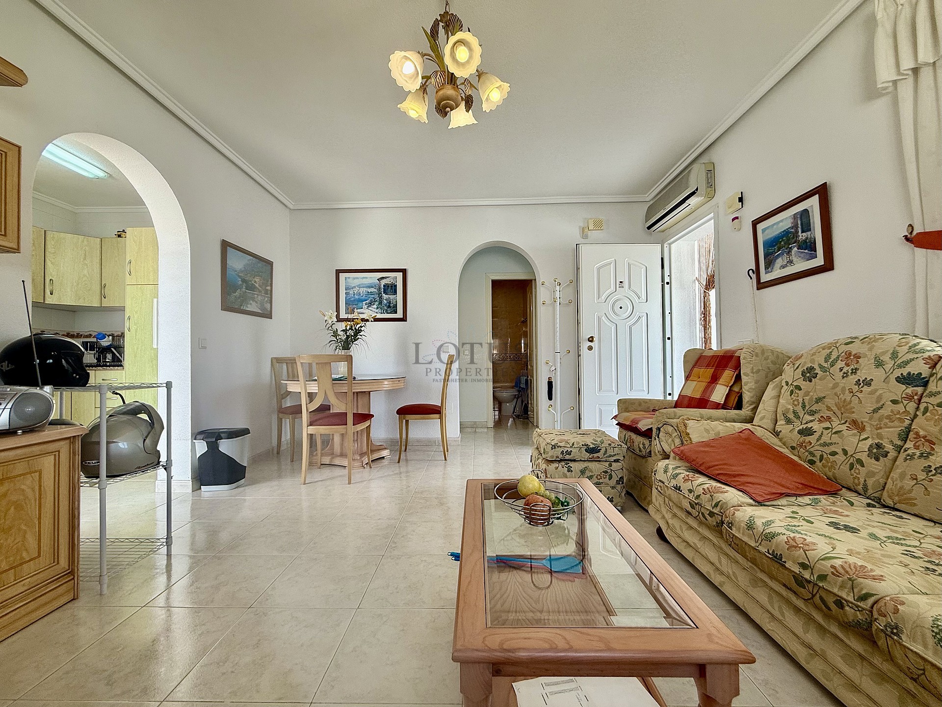 Volledig gemeubileerde halfvrijstaande villa met uitzicht in Ciudad Quesada - Lotus Properties