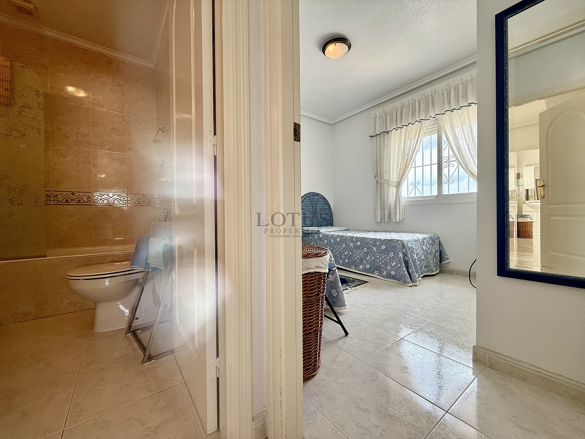 Volledig gemeubileerde halfvrijstaande villa met uitzicht in Ciudad Quesada - Lotus Properties