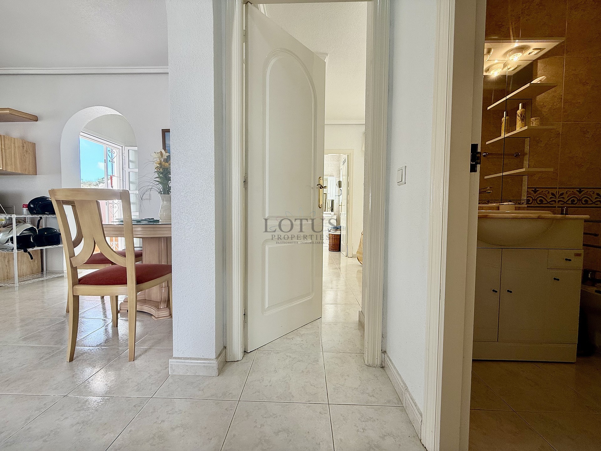 Volledig gemeubileerde halfvrijstaande villa met uitzicht in Ciudad Quesada - Lotus Properties