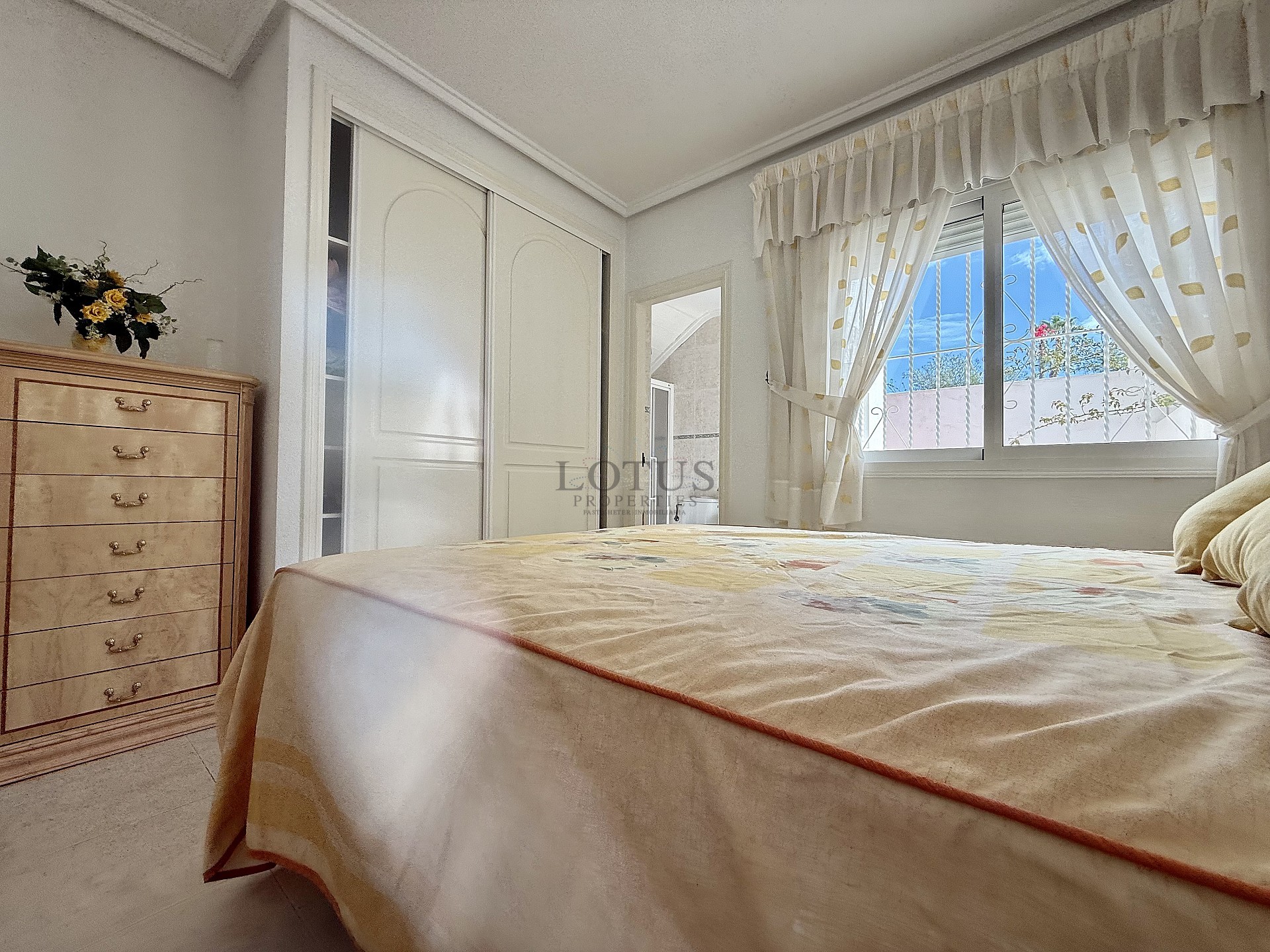 Volledig gemeubileerde halfvrijstaande villa met uitzicht in Ciudad Quesada - Lotus Properties