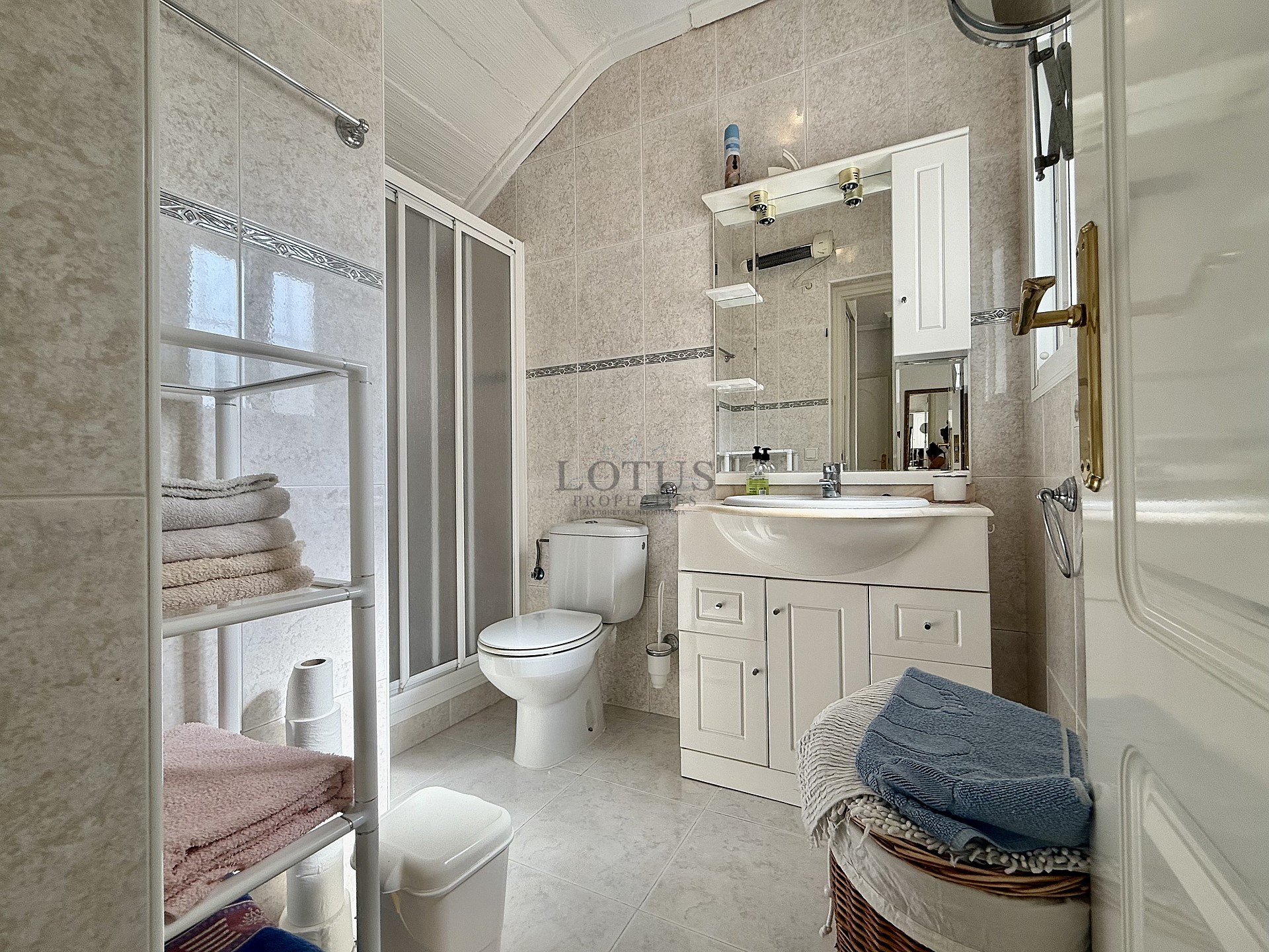 Volledig gemeubileerde halfvrijstaande villa met uitzicht in Ciudad Quesada - Lotus Properties