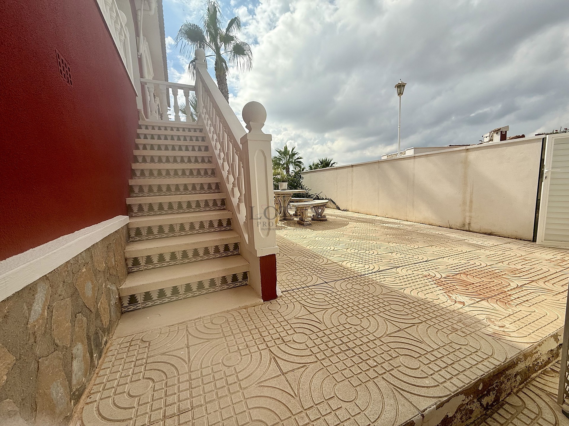 Volledig gemeubileerde halfvrijstaande villa met uitzicht in Ciudad Quesada - Lotus Properties