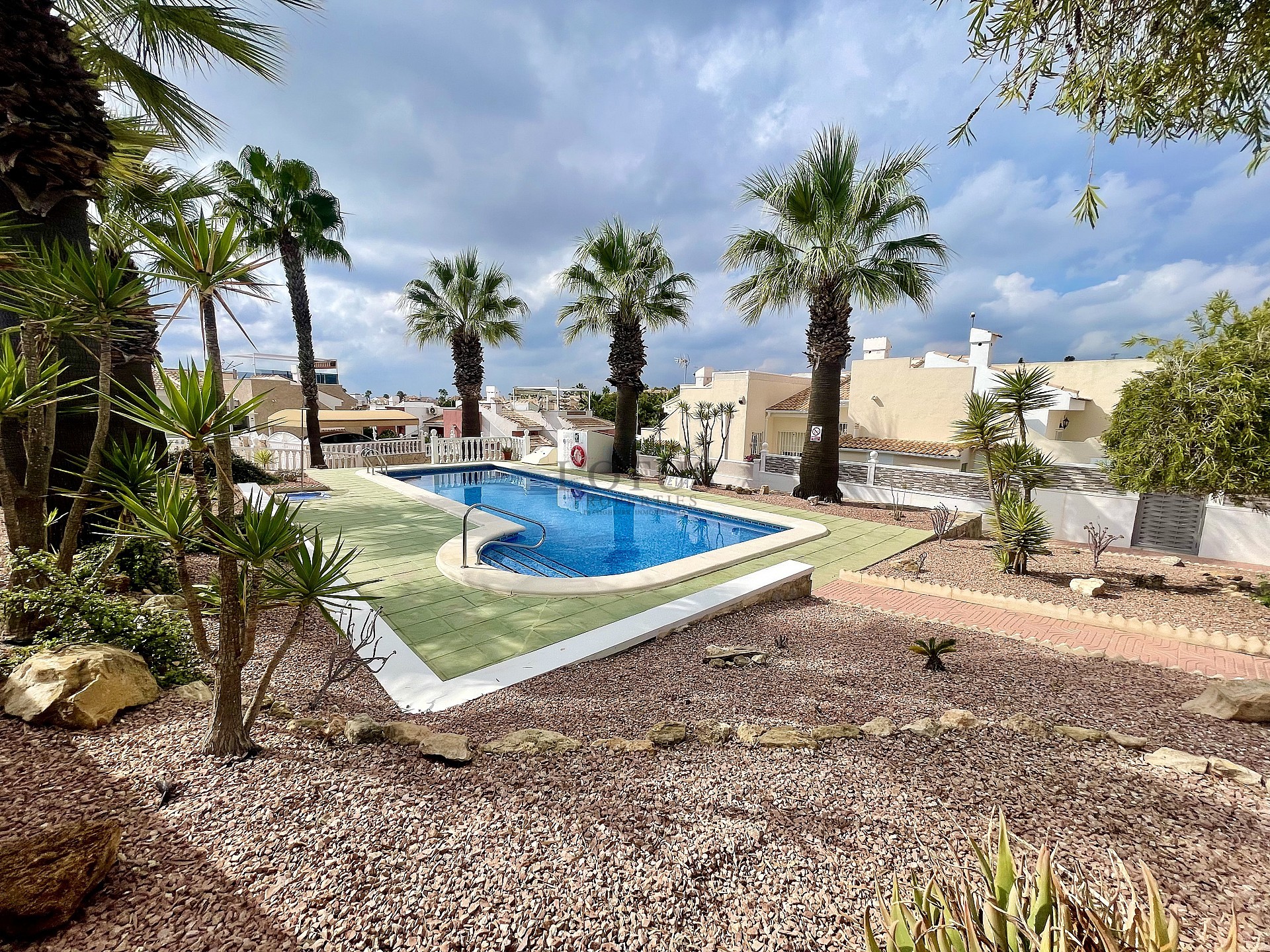 Volledig gemeubileerde halfvrijstaande villa met uitzicht in Ciudad Quesada - Lotus Properties