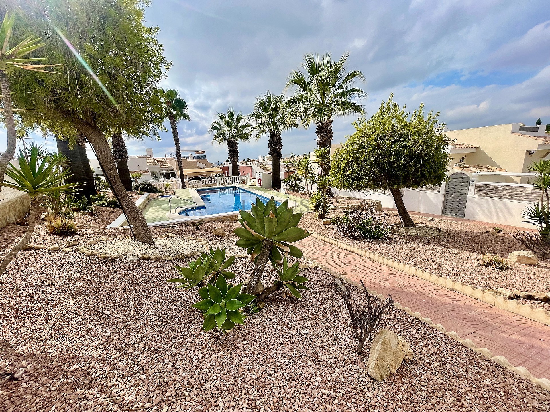 Volledig gemeubileerde halfvrijstaande villa met uitzicht in Ciudad Quesada - Lotus Properties