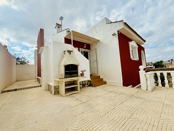 Volledig gemeubileerde halfvrijstaande villa met uitzicht in Ciudad Quesada - Lotus Properties