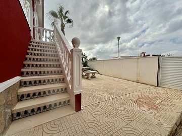 Volledig gemeubileerde halfvrijstaande villa met uitzicht in Ciudad Quesada - Lotus Properties