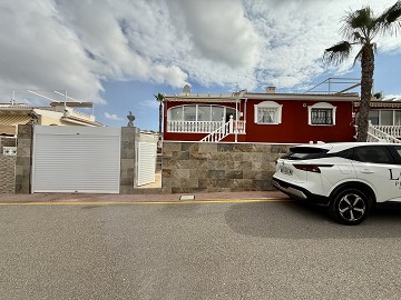 Volledig gemeubileerde halfvrijstaande villa met uitzicht in Ciudad Quesada - Lotus Properties