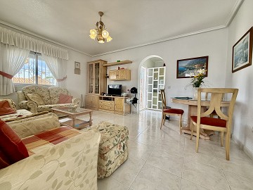 Volledig gemeubileerde halfvrijstaande villa met uitzicht in Ciudad Quesada - Lotus Properties