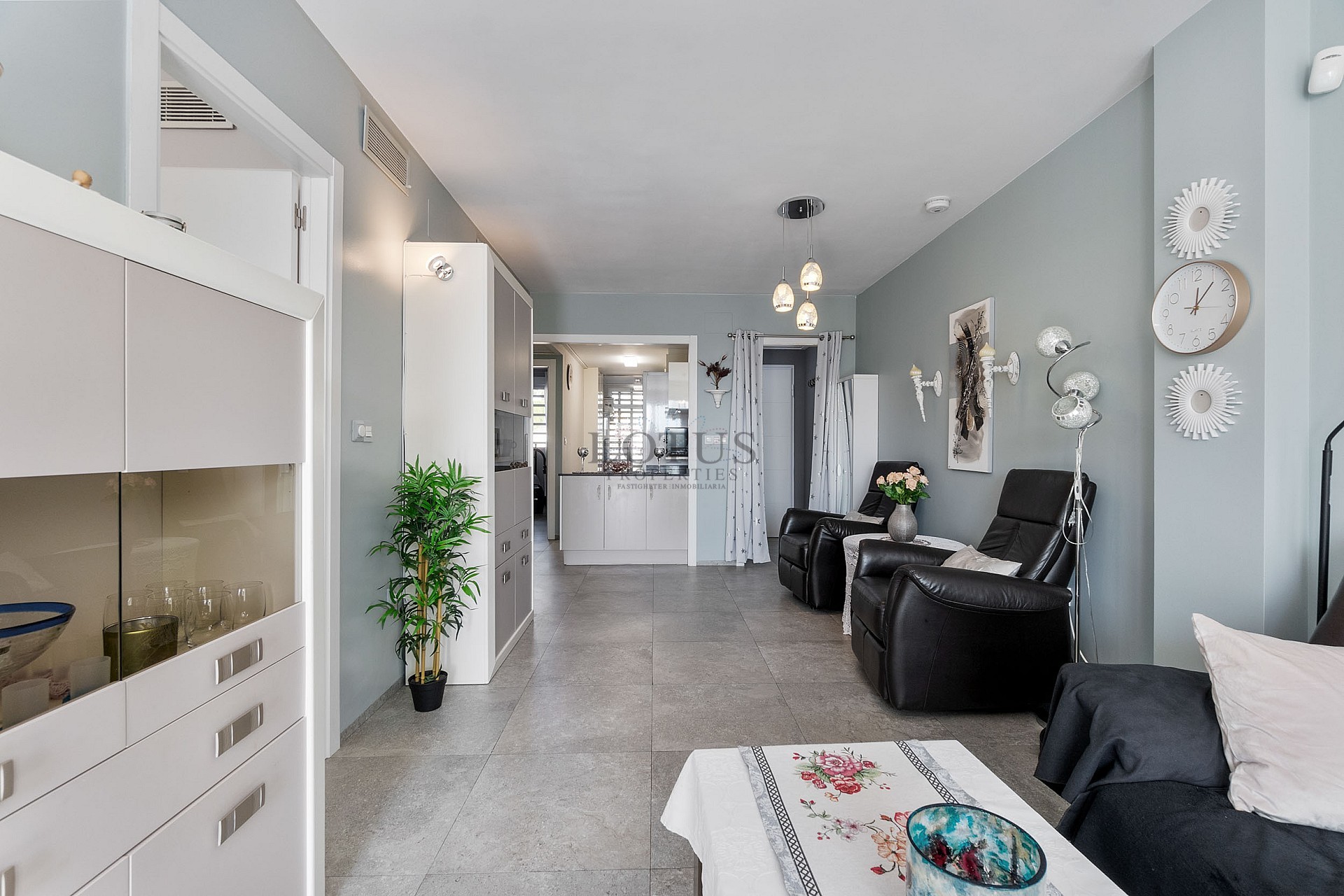 GROOT MODERN APPARTEMENT MET TUIN OP HET ZUIDEN - PRIVÉ PARKEERPLAATS IN DE KELDER EN BERGING - PRACHTIG ZWEMBADGEBIED EN TENNISBANEN - Lotus Properties