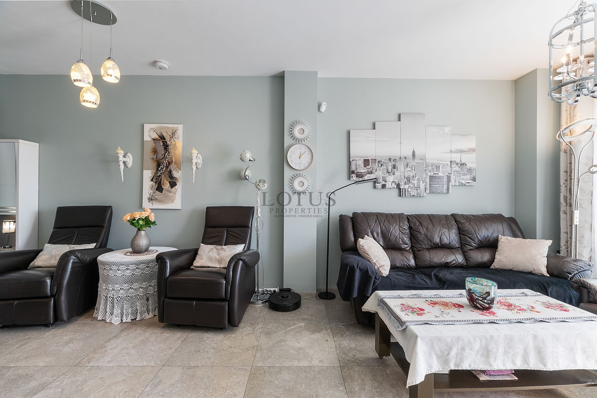 GROOT MODERN APPARTEMENT MET TUIN OP HET ZUIDEN - PRIVÉ PARKEERPLAATS IN DE KELDER EN BERGING - PRACHTIG ZWEMBADGEBIED EN TENNISBANEN - Lotus Properties