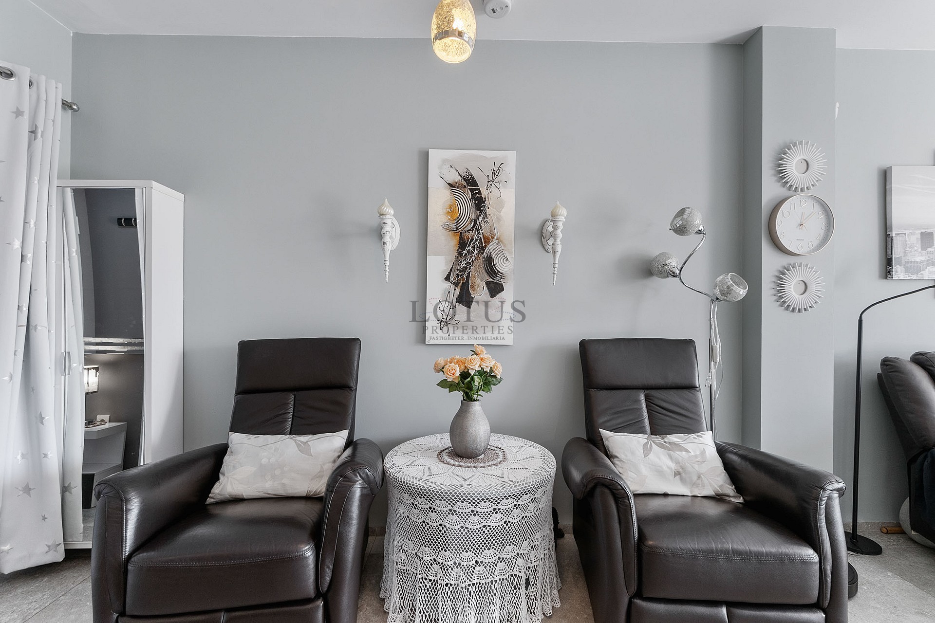 GROOT MODERN APPARTEMENT MET TUIN OP HET ZUIDEN - PRIVÉ PARKEERPLAATS IN DE KELDER EN BERGING - PRACHTIG ZWEMBADGEBIED EN TENNISBANEN - Lotus Properties