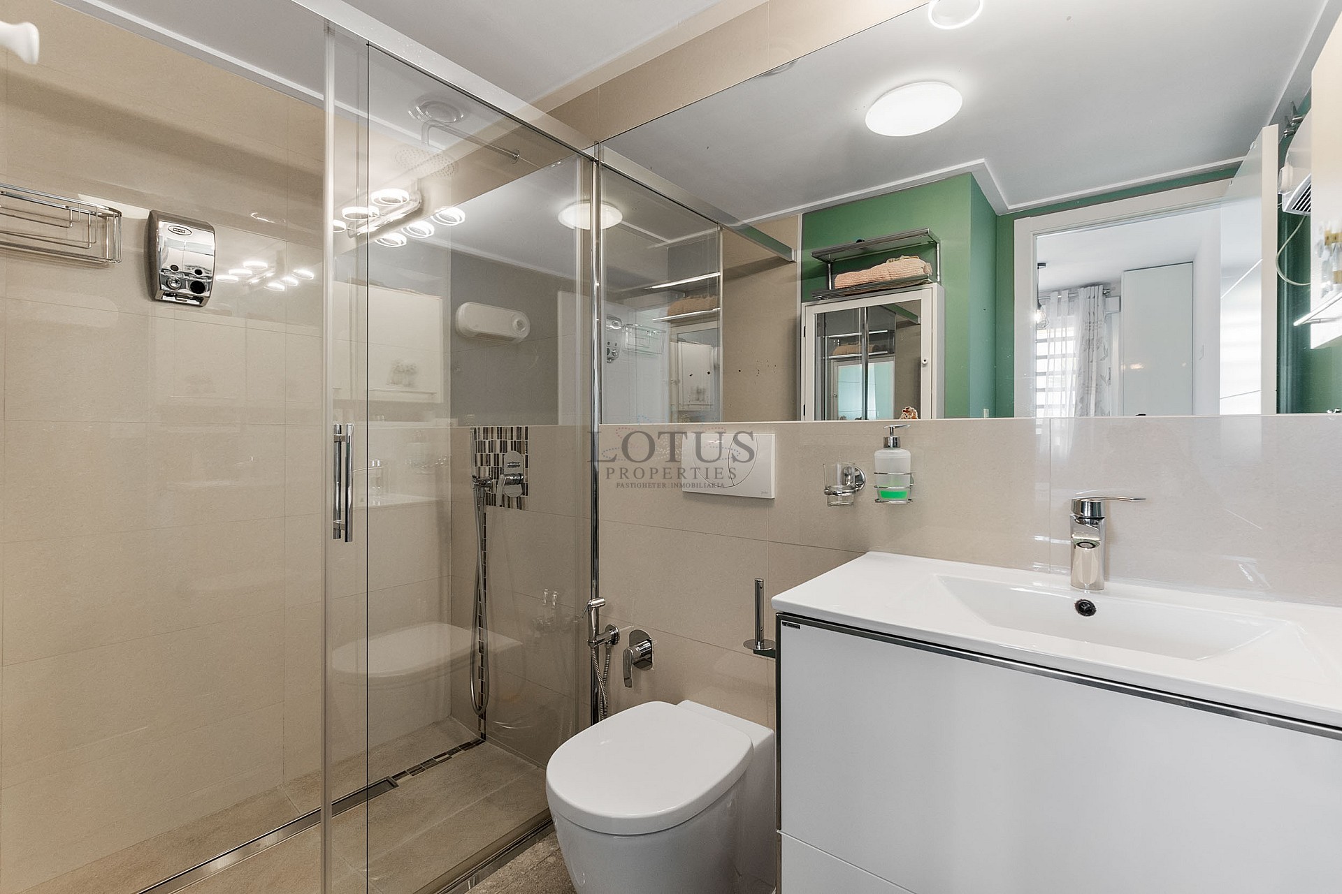 GROOT MODERN APPARTEMENT MET TUIN OP HET ZUIDEN - PRIVÉ PARKEERPLAATS IN DE KELDER EN BERGING - PRACHTIG ZWEMBADGEBIED EN TENNISBANEN - Lotus Properties