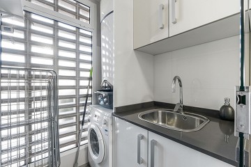 GROOT MODERN APPARTEMENT MET TUIN OP HET ZUIDEN - PRIVÉ PARKEERPLAATS IN DE KELDER EN BERGING - PRACHTIG ZWEMBADGEBIED EN TENNISBANEN - Lotus Properties