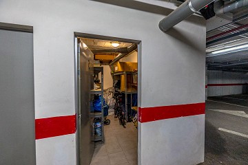 GROOT MODERN APPARTEMENT MET TUIN OP HET ZUIDEN - PRIVÉ PARKEERPLAATS IN DE KELDER EN BERGING - PRACHTIG ZWEMBADGEBIED EN TENNISBANEN - Lotus Properties