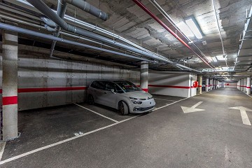 GROOT MODERN APPARTEMENT MET TUIN OP HET ZUIDEN - PRIVÉ PARKEERPLAATS IN DE KELDER EN BERGING - PRACHTIG ZWEMBADGEBIED EN TENNISBANEN - Lotus Properties