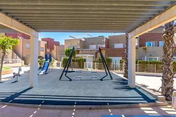 GROOT MODERN APPARTEMENT MET TUIN OP HET ZUIDEN - PRIVÉ PARKEERPLAATS IN DE KELDER EN BERGING - PRACHTIG ZWEMBADGEBIED EN TENNISBANEN - Lotus Properties