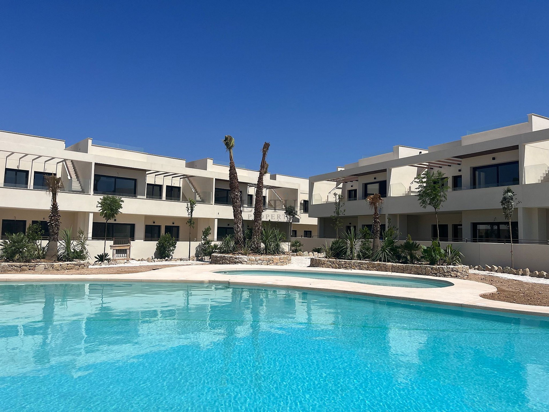 Nieuwe mediterrane badplaats op 300 m van de zee - Torrevieja - Lotus Properties