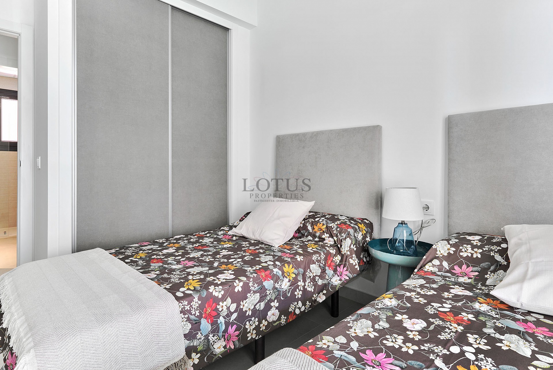 Nieuwe mediterrane badplaats op 300 m van de zee - Torrevieja - Lotus Properties