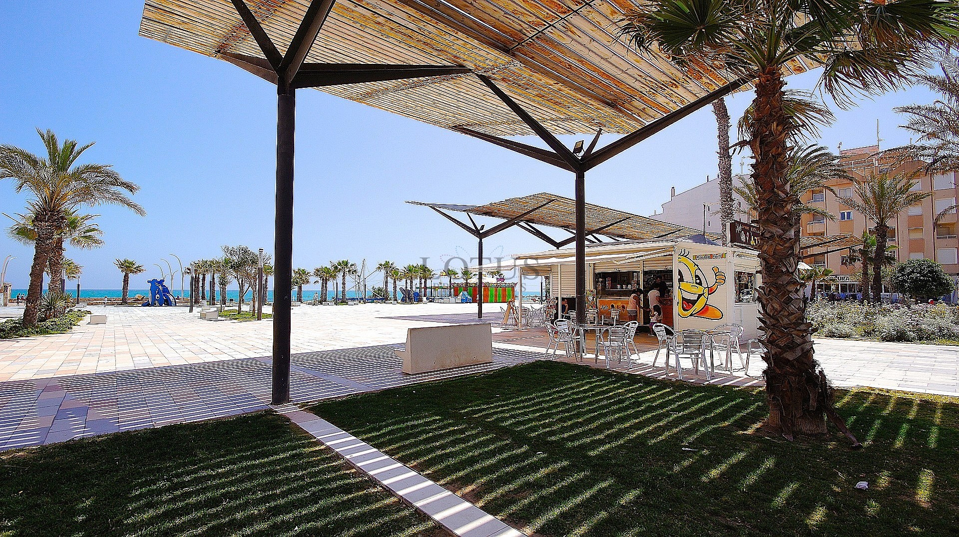 Stijlvol gerenoveerde woning op slechts 140 meter van het strand van La Mata - Lotus Properties