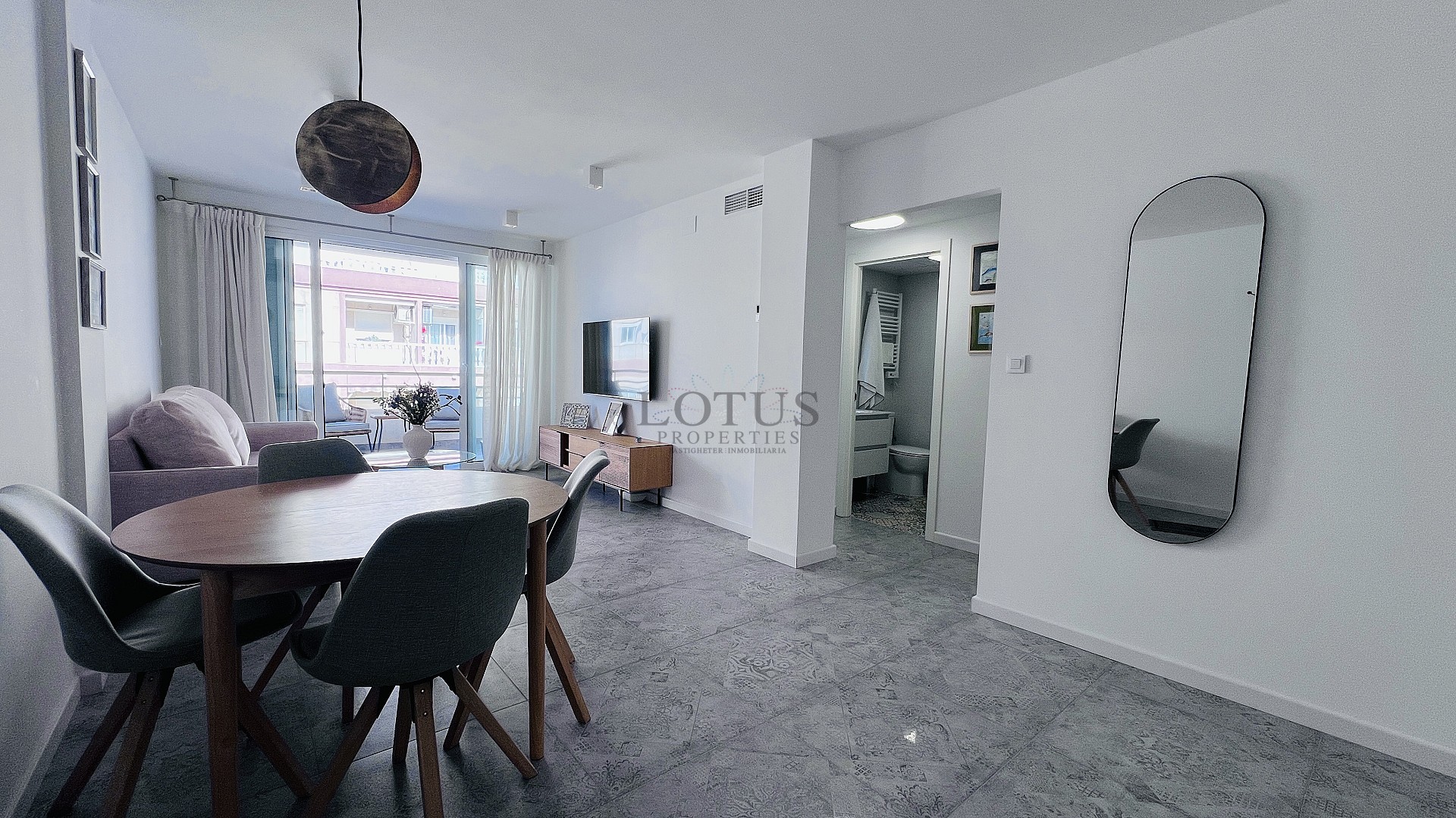 Stijlvol gerenoveerde woning op slechts 140 meter van het strand van La Mata - Lotus Properties