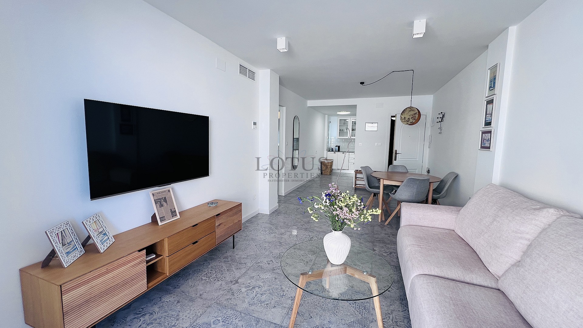 Stijlvol gerenoveerde woning op slechts 140 meter van het strand van La Mata - Lotus Properties