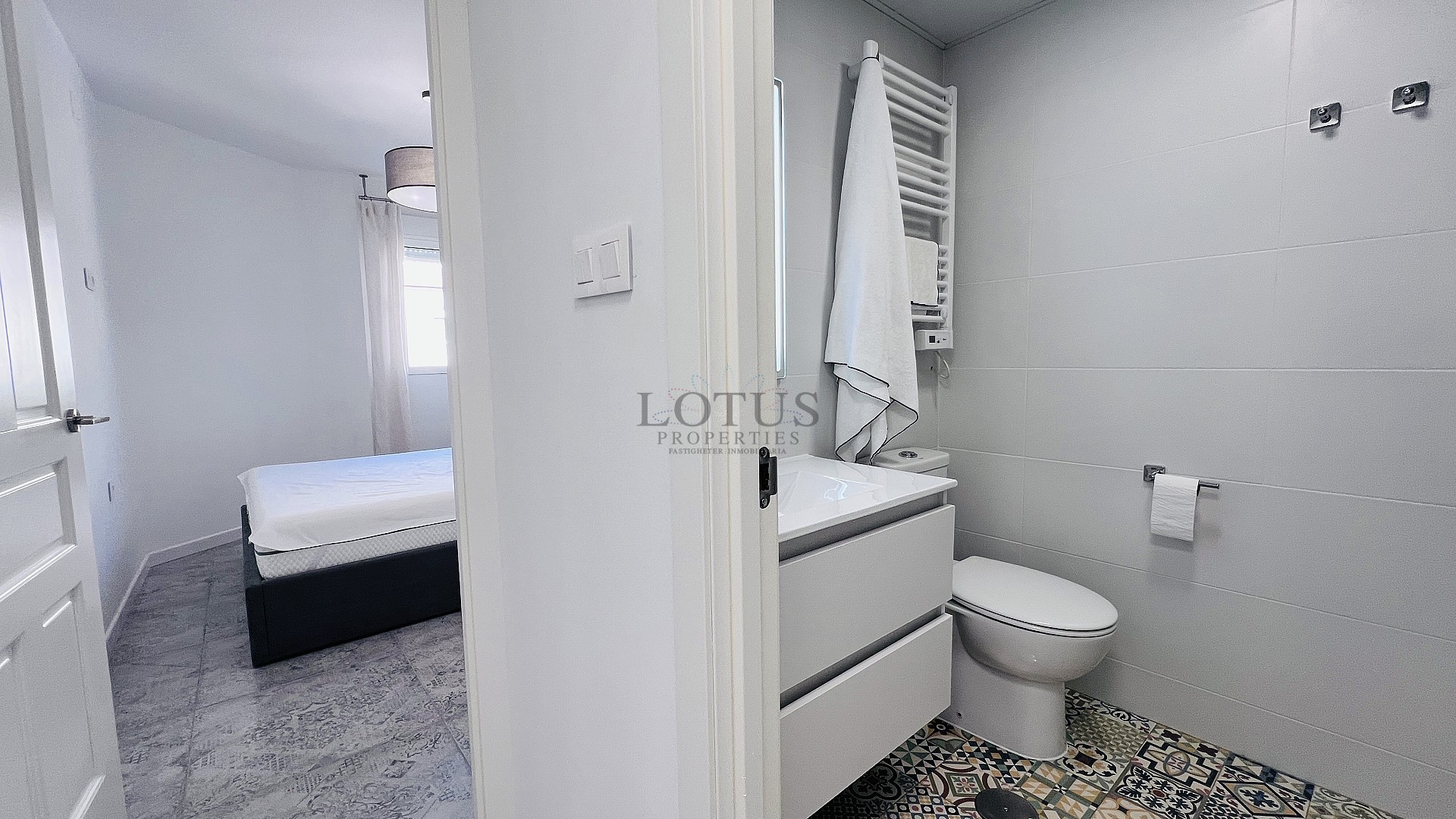 Stijlvol gerenoveerde woning op slechts 140 meter van het strand van La Mata - Lotus Properties