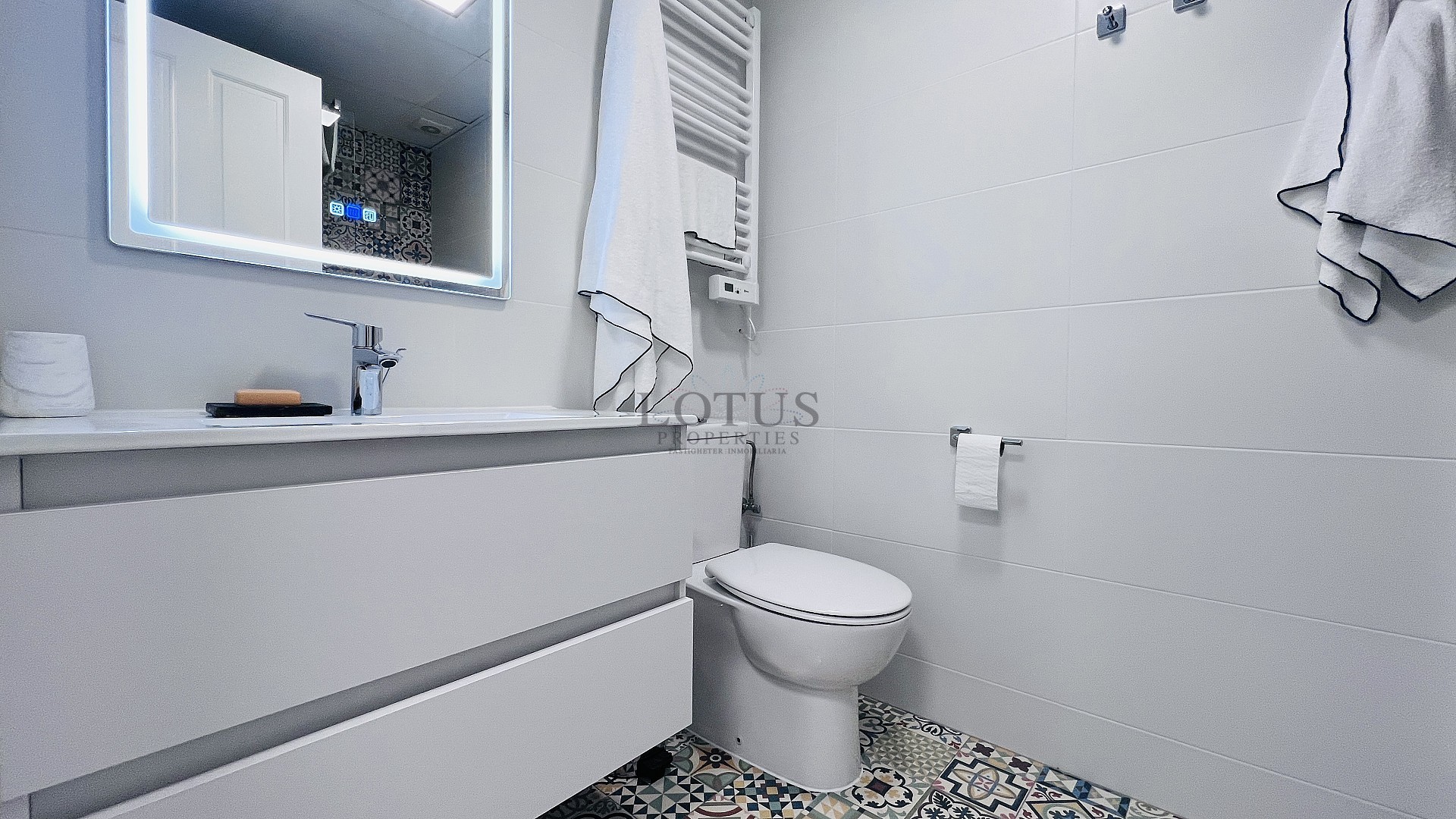 Stijlvol gerenoveerde woning op slechts 140 meter van het strand van La Mata - Lotus Properties