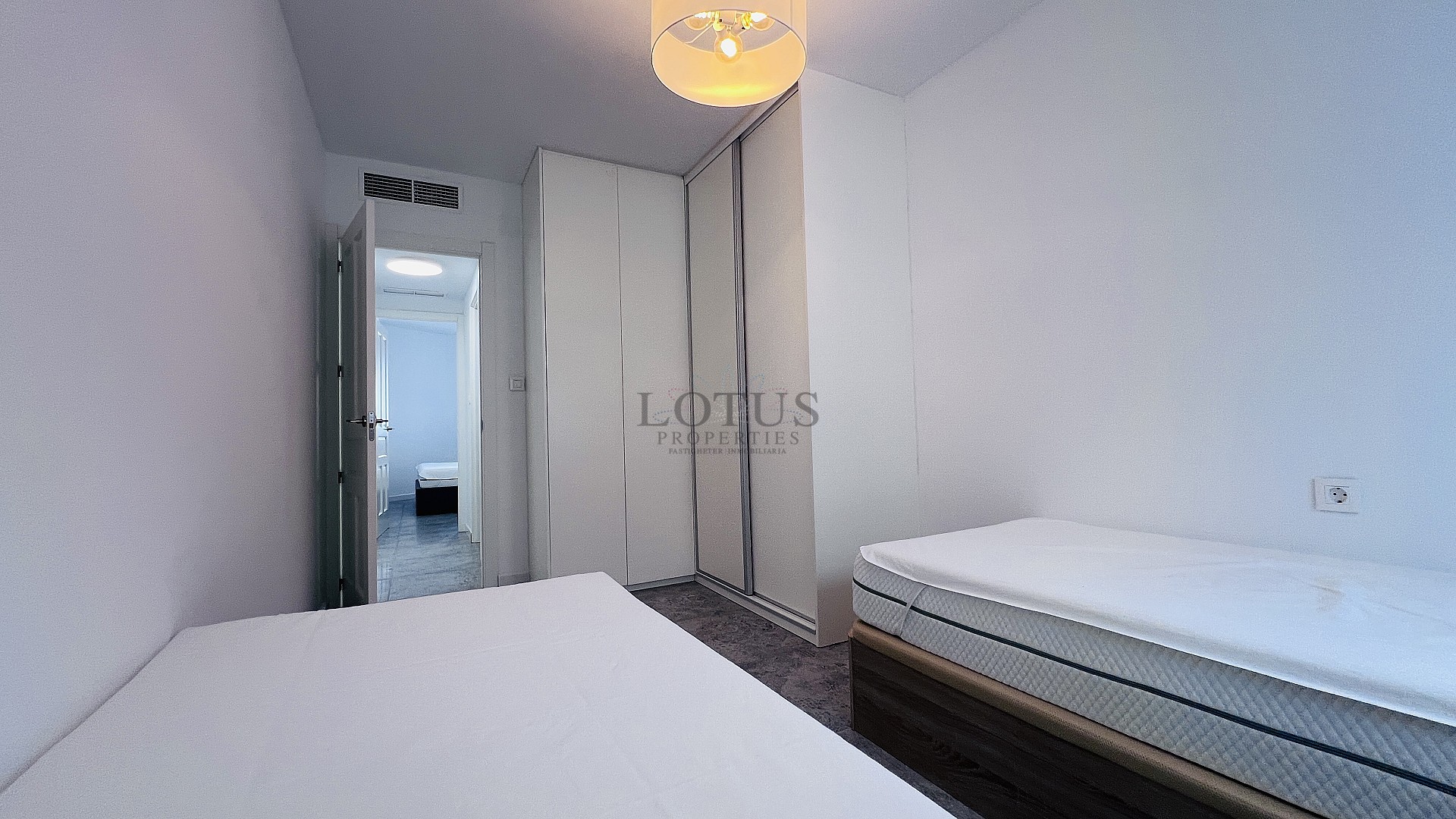 Stijlvol gerenoveerde woning op slechts 140 meter van het strand van La Mata - Lotus Properties