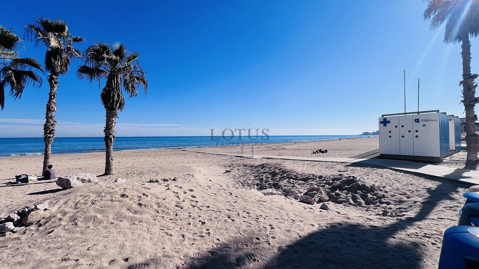 Stijlvol gerenoveerde woning op slechts 140 meter van het strand van La Mata - Lotus Properties