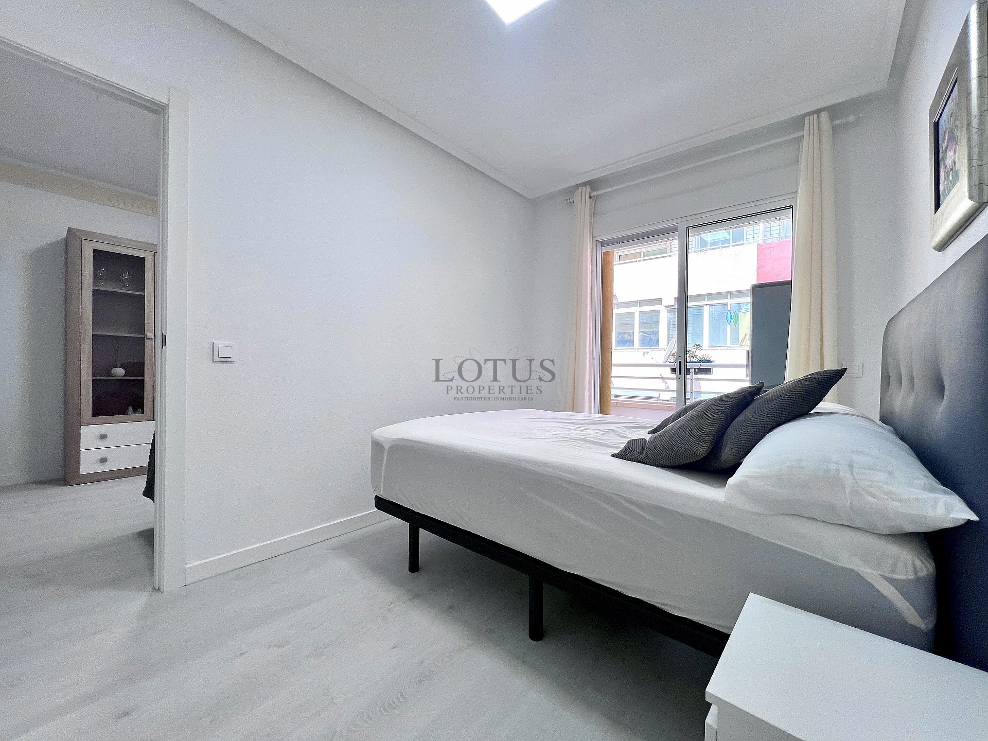 Appartement op Slechts 60 Meter van Playa de los Locos – Torrevieja - Lotus Properties