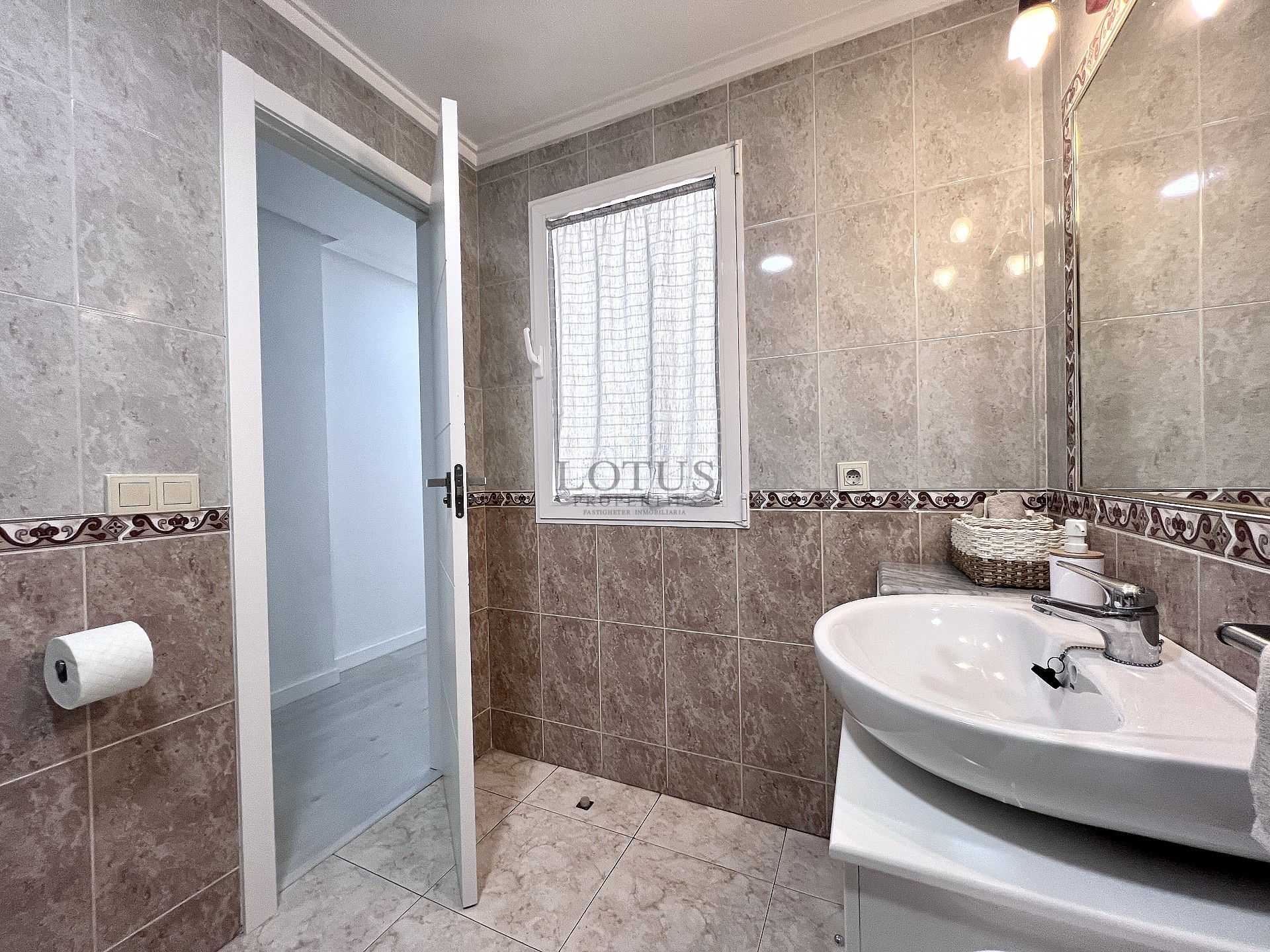 Appartement op Slechts 60 Meter van Playa de los Locos – Torrevieja - Lotus Properties