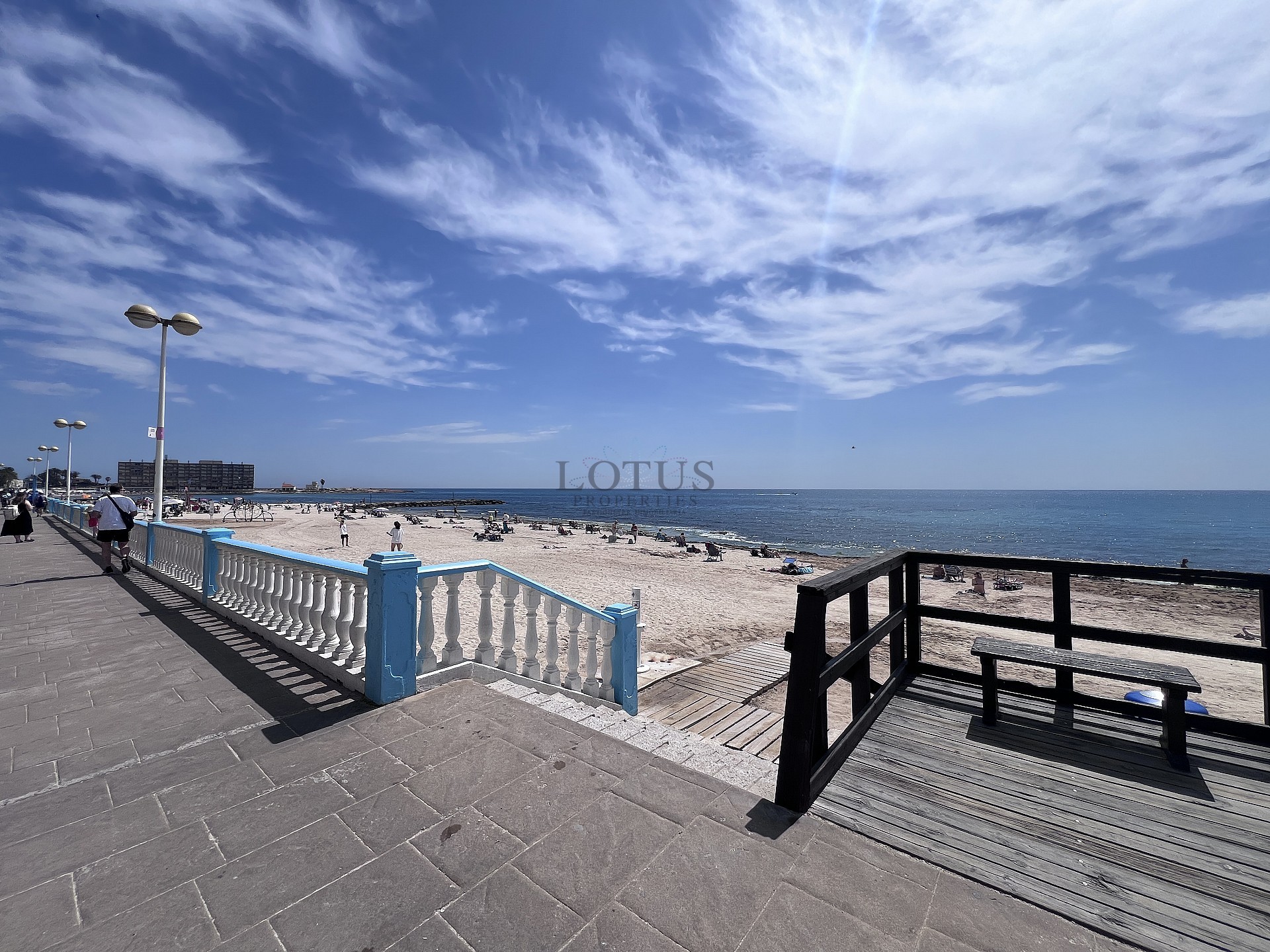Appartement op Slechts 60 Meter van Playa de los Locos – Torrevieja - Lotus Properties