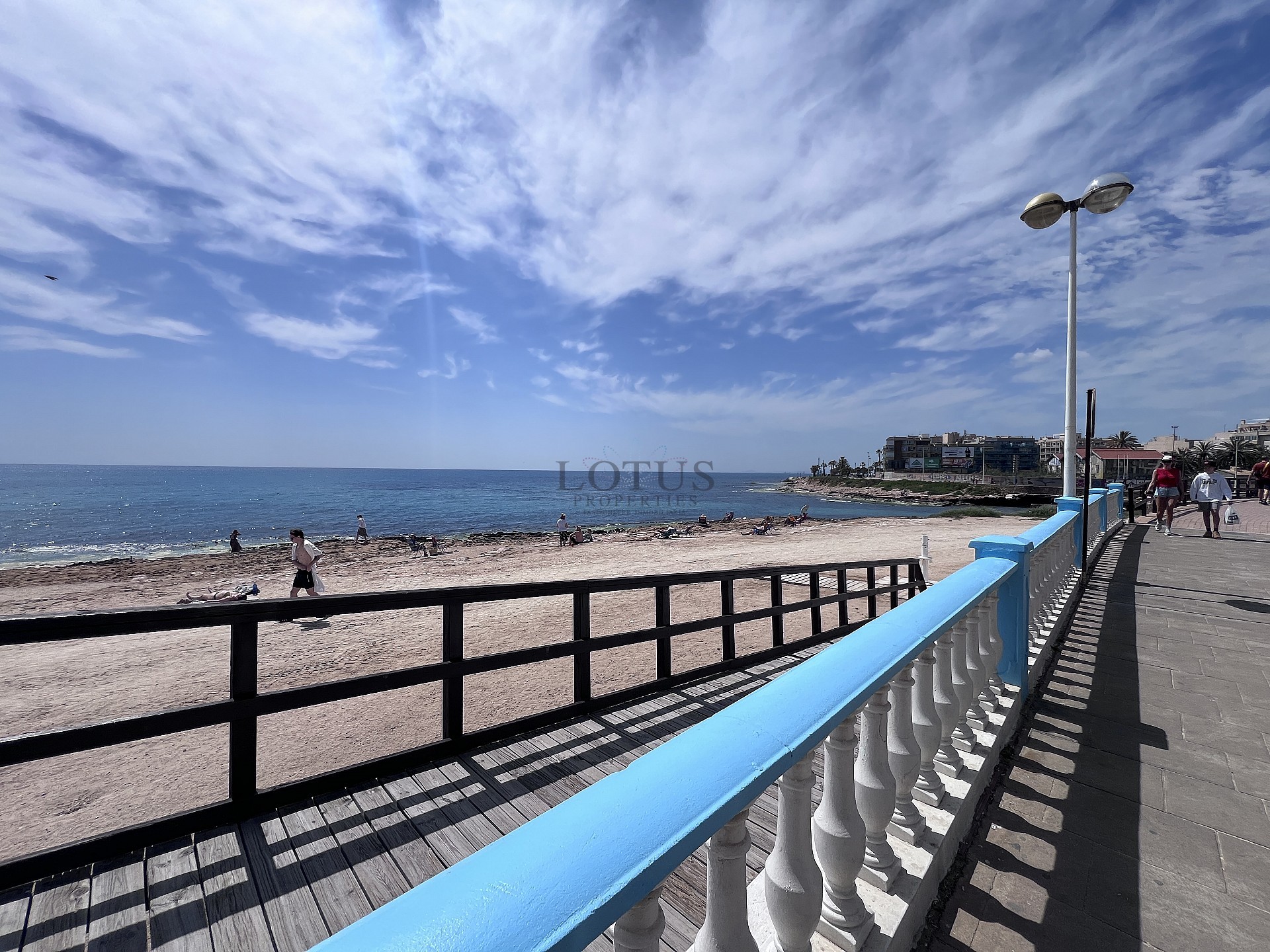 Appartement op Slechts 60 Meter van Playa de los Locos – Torrevieja - Lotus Properties