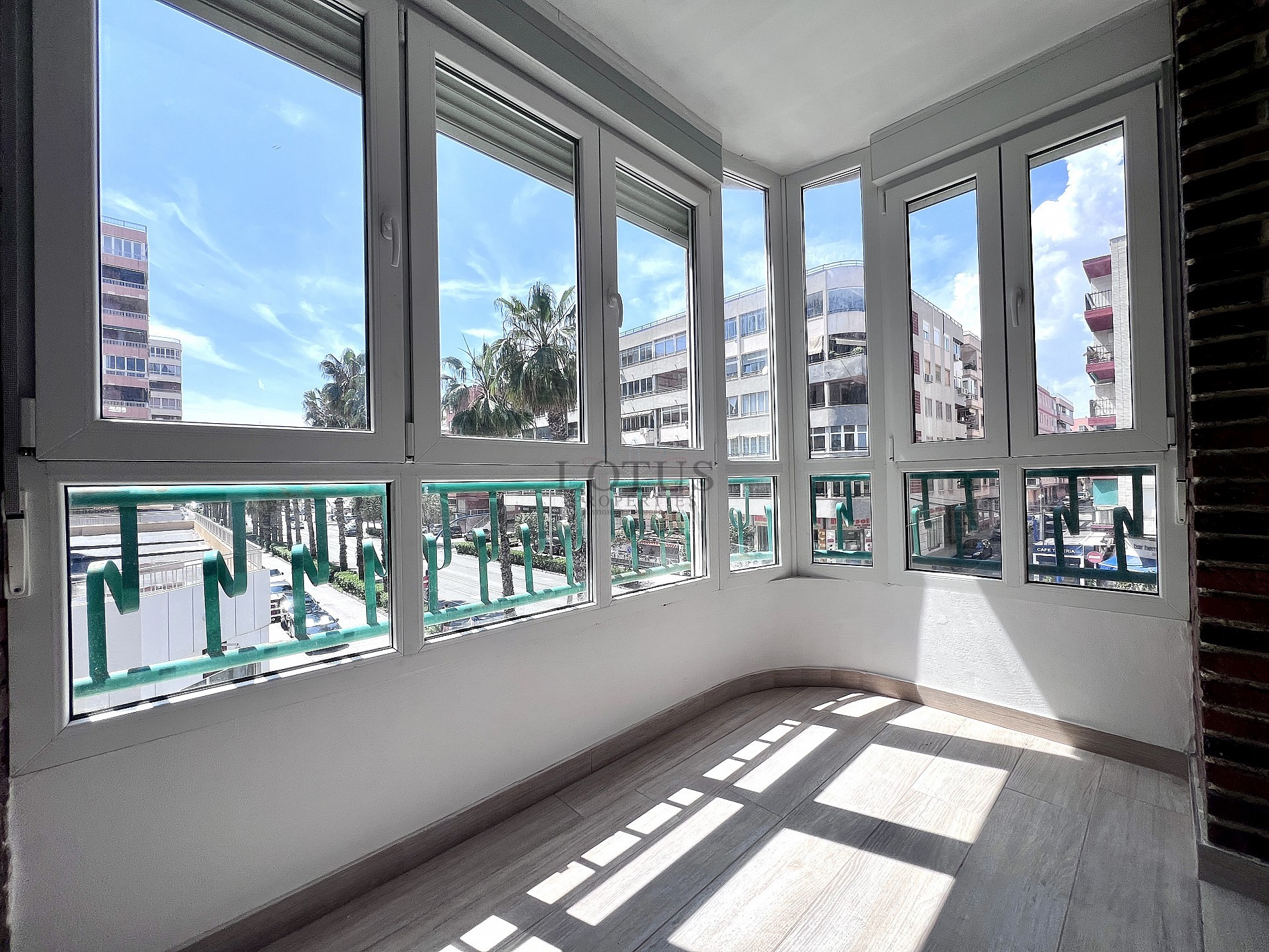 FANTASTISCH APPARTEMENT OP 30 METER VAN DE ZEE - Lotus Properties