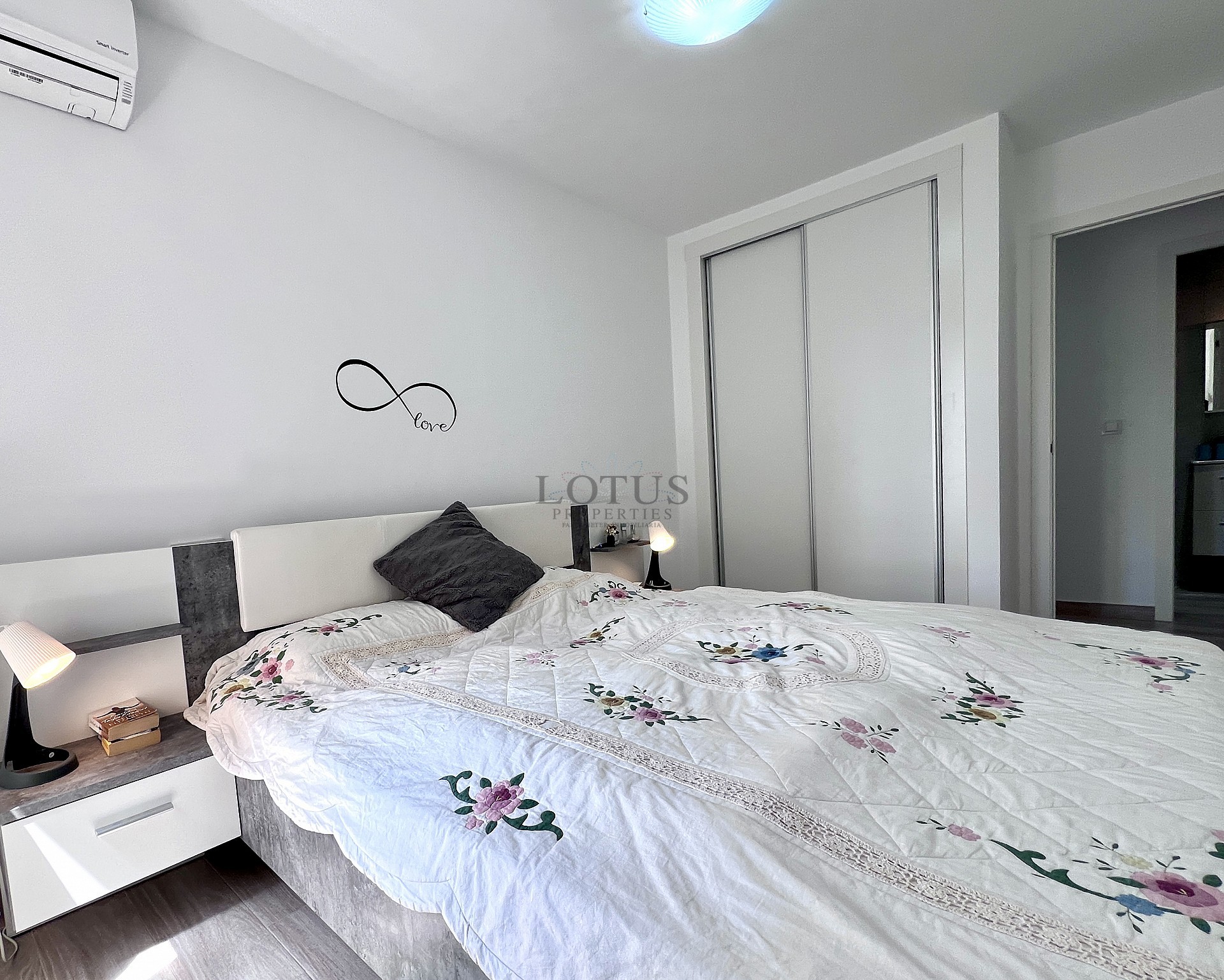 FANTASTISCH APPARTEMENT OP 30 METER VAN DE ZEE - Lotus Properties