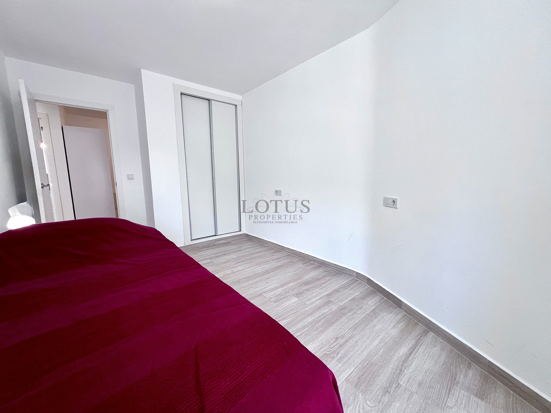 FANTASTISCH APPARTEMENT OP 30 METER VAN DE ZEE - Lotus Properties