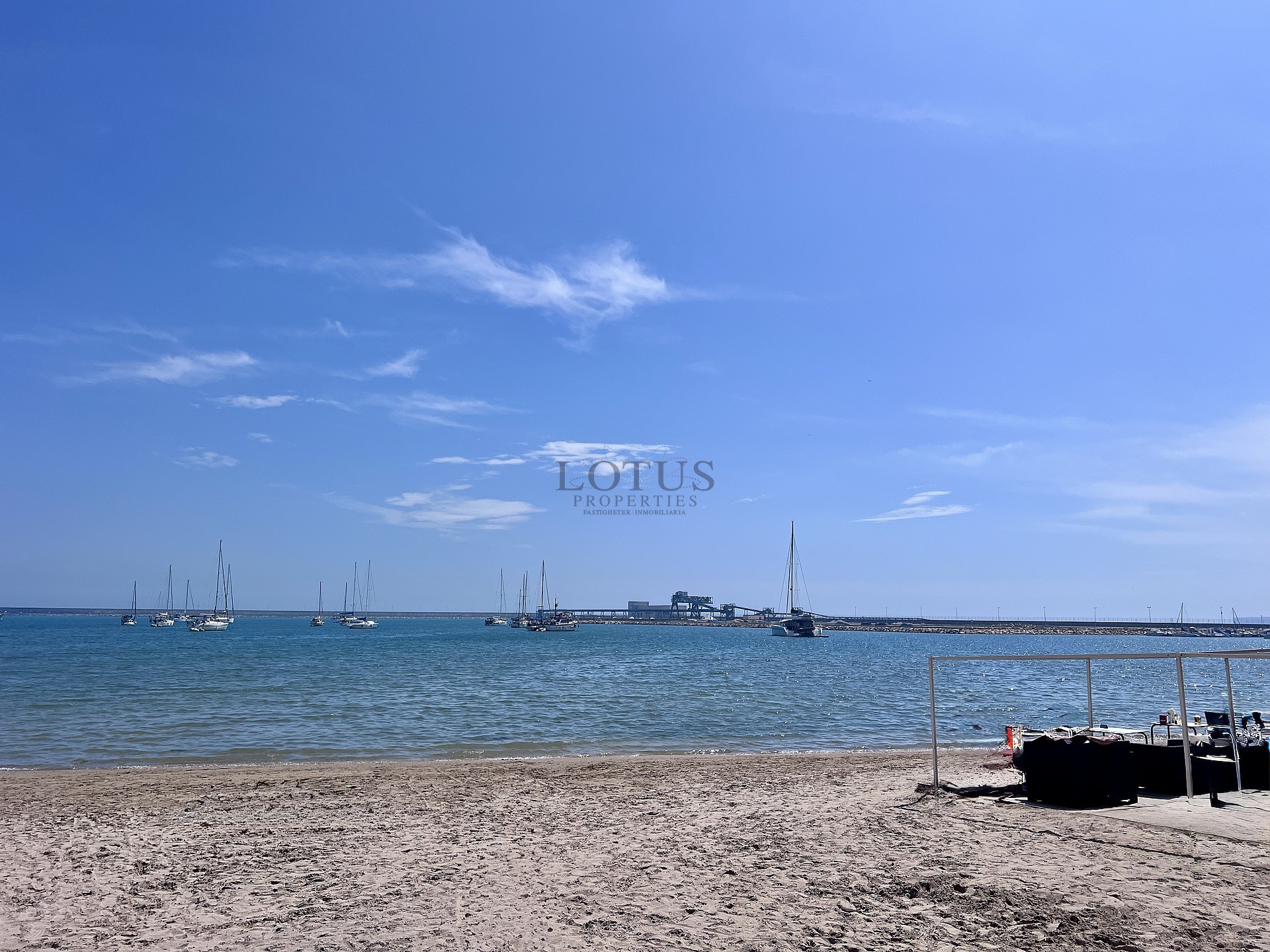 FANTASTISCH APPARTEMENT OP 30 METER VAN DE ZEE - Lotus Properties