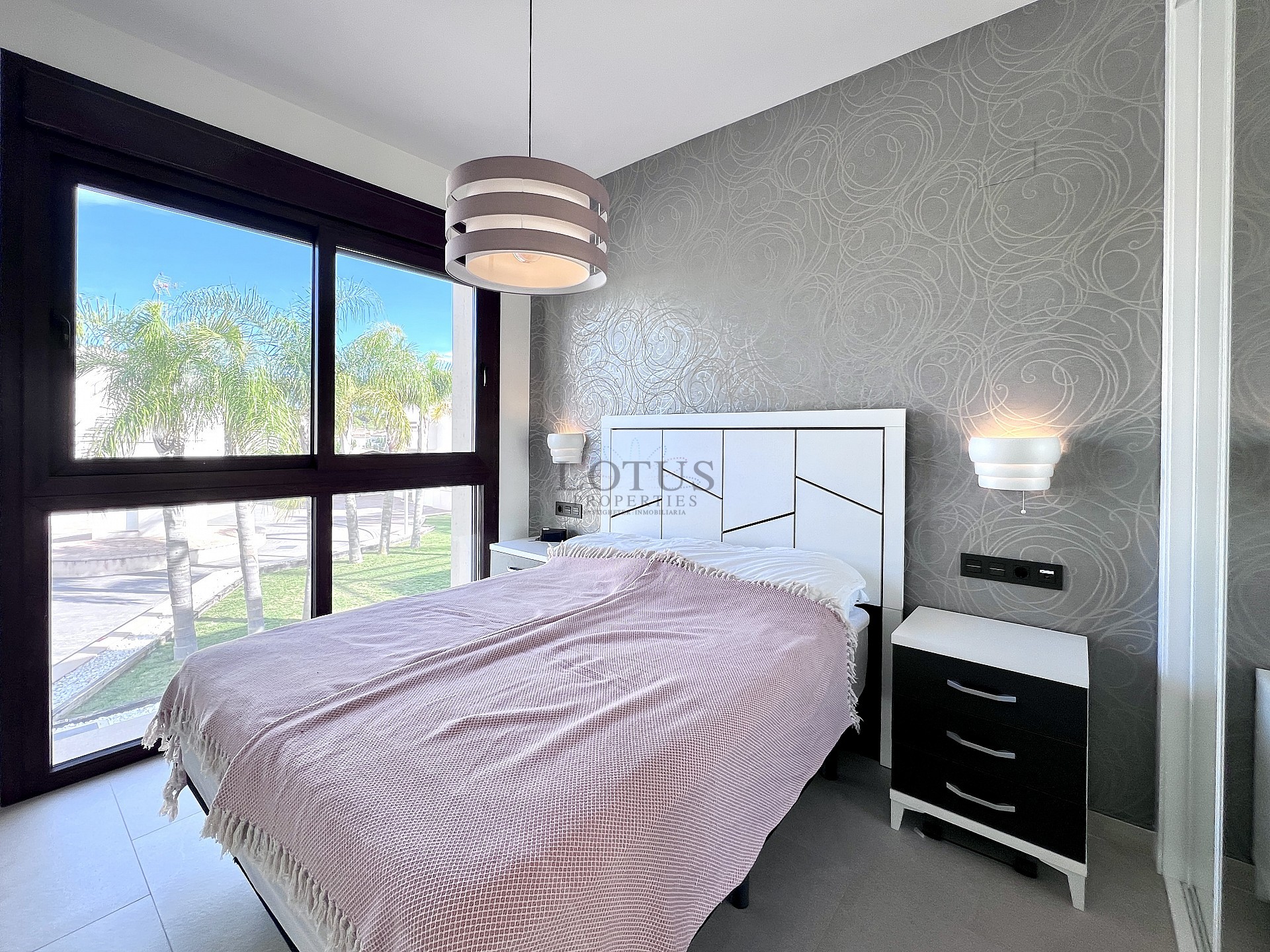 Exclusieve bungalow met 3 slaapkamers op het dak in Los Balcones - Lotus Properties