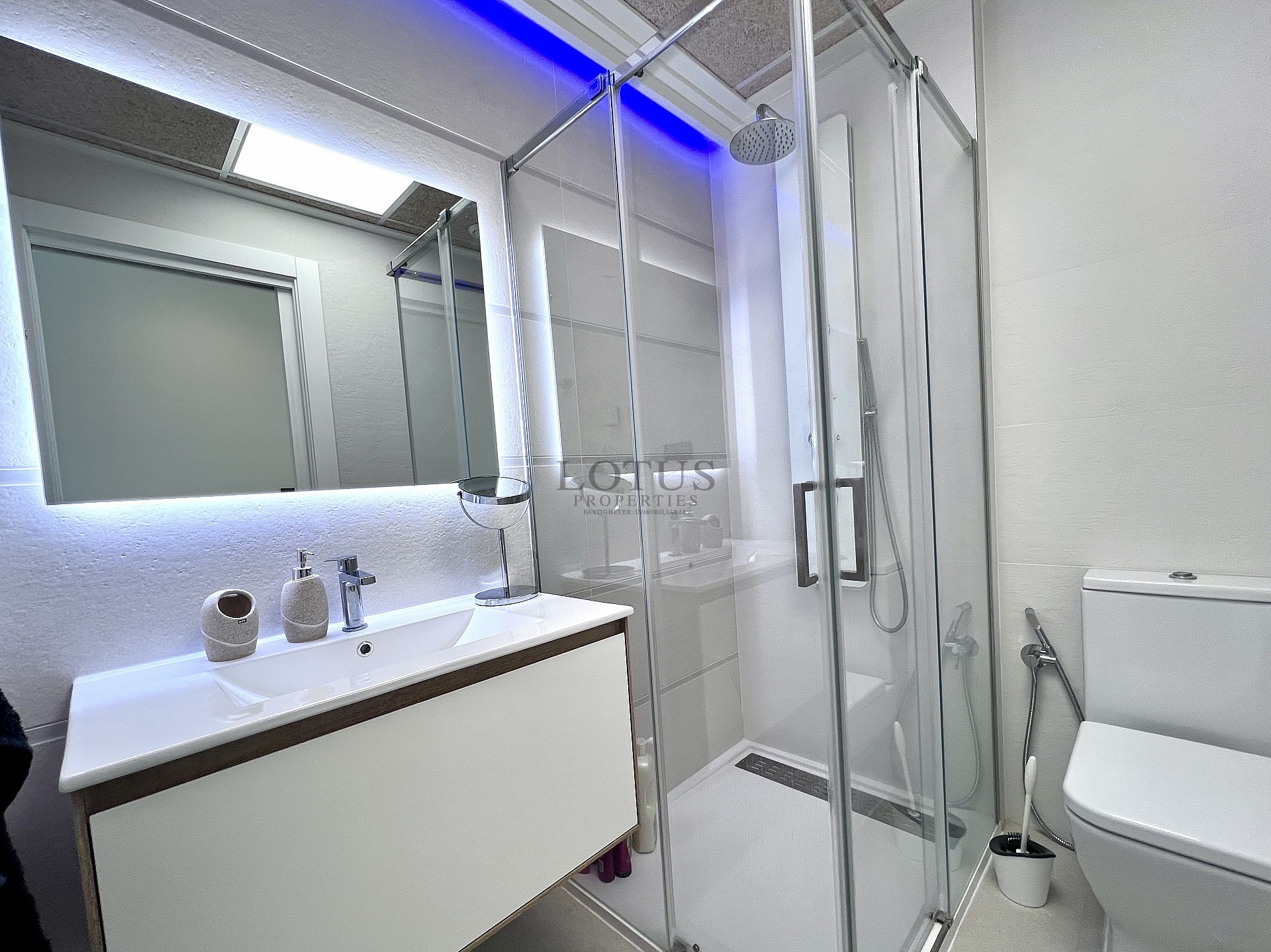 Exclusieve bungalow met 3 slaapkamers op het dak in Los Balcones - Lotus Properties