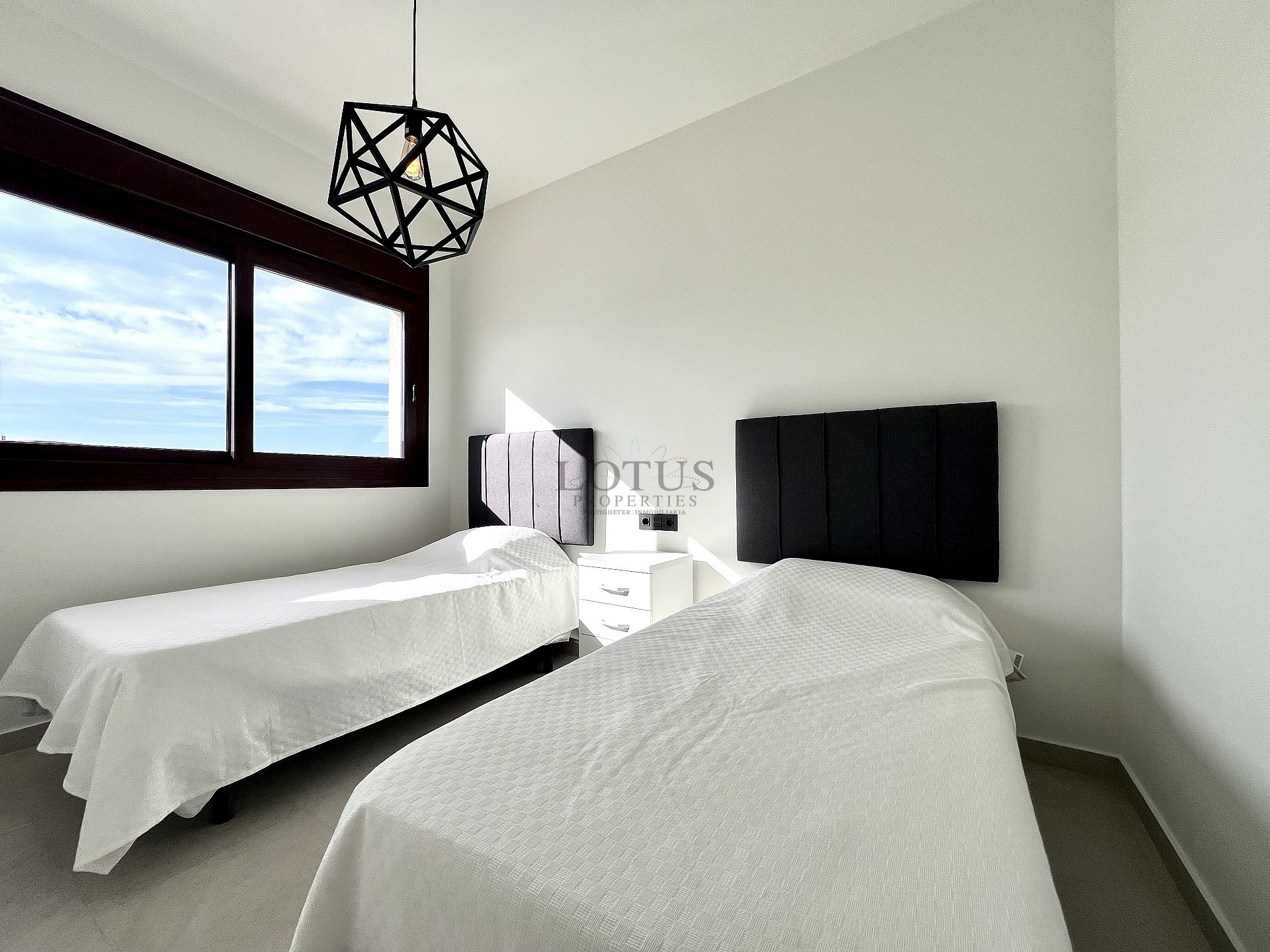 Exclusieve bungalow met 3 slaapkamers op het dak in Los Balcones - Lotus Properties