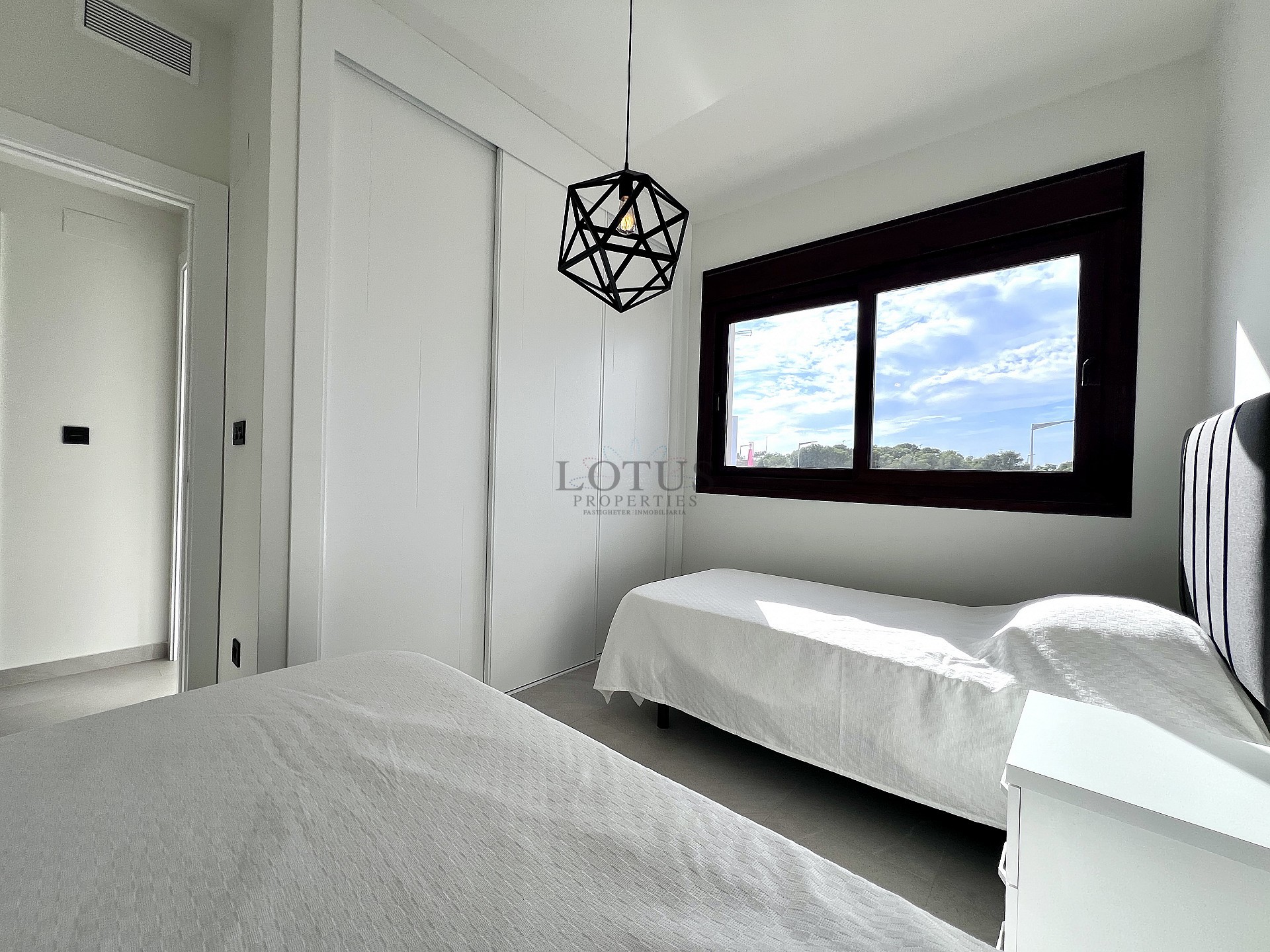 Exclusieve bungalow met 3 slaapkamers op het dak in Los Balcones - Lotus Properties