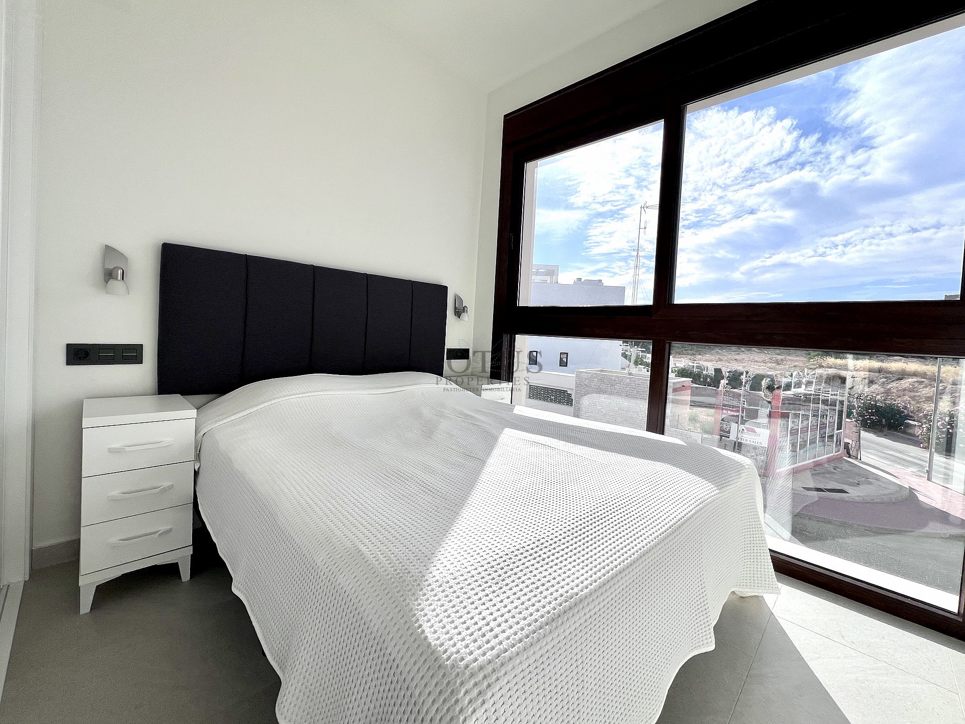 Exclusieve bungalow met 3 slaapkamers op het dak in Los Balcones - Lotus Properties