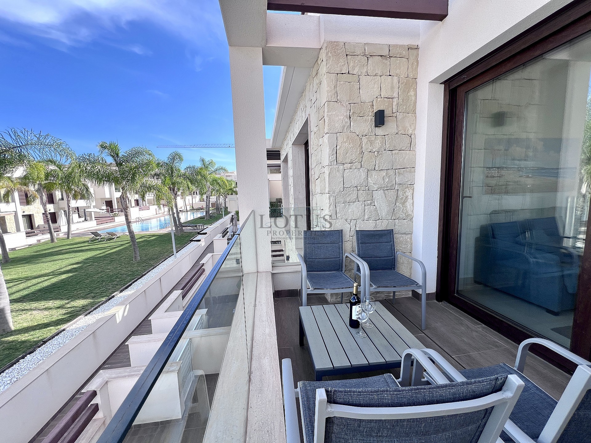 Exclusieve bungalow met 3 slaapkamers op het dak in Los Balcones - Lotus Properties